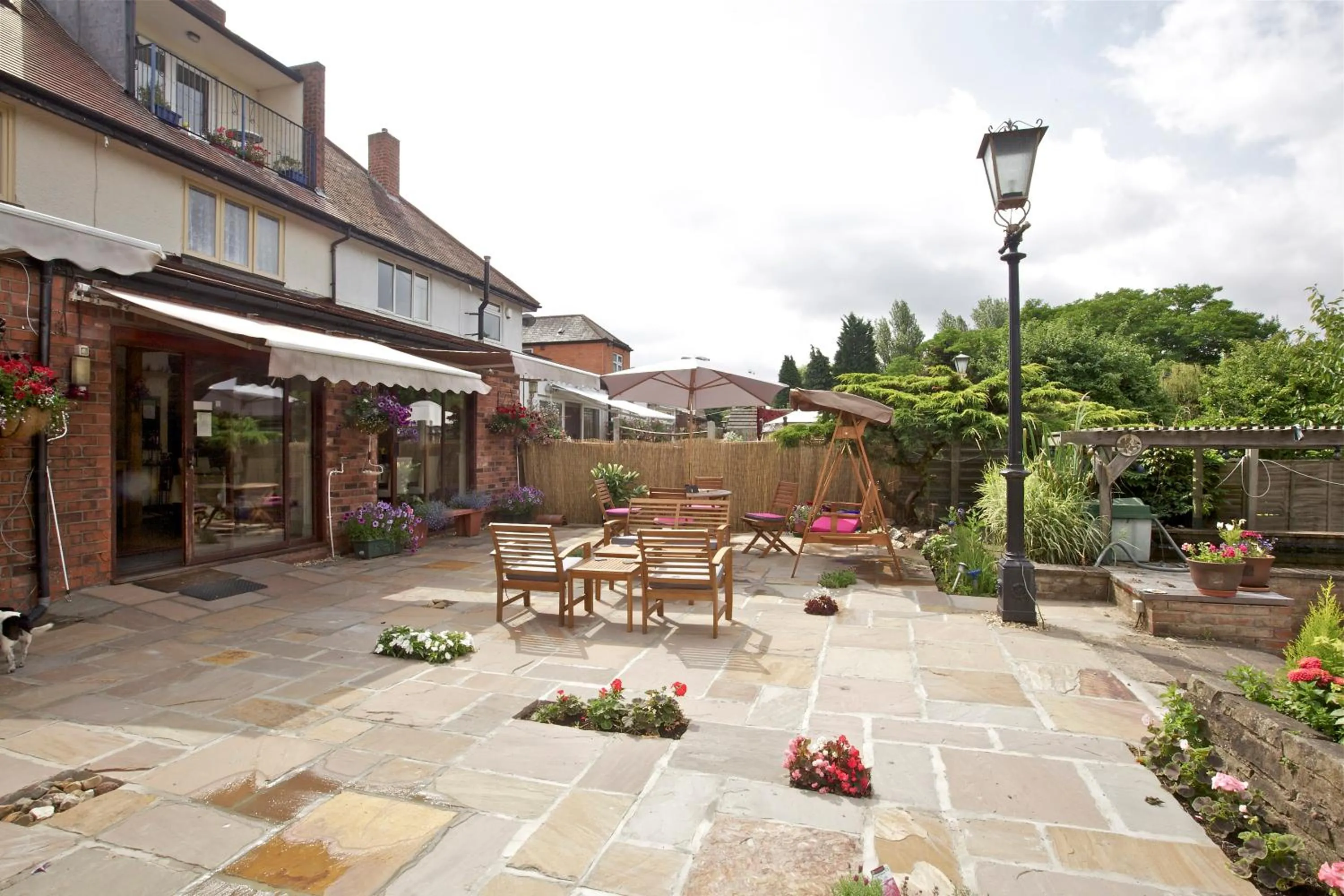 Patio in Acorn Guest House in Hull