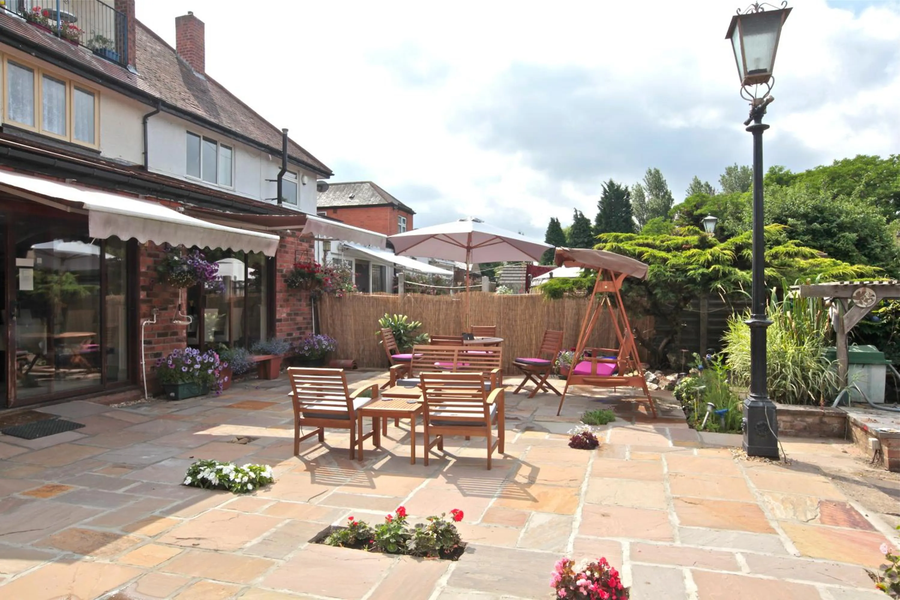 Patio in Acorn Guest House in Hull