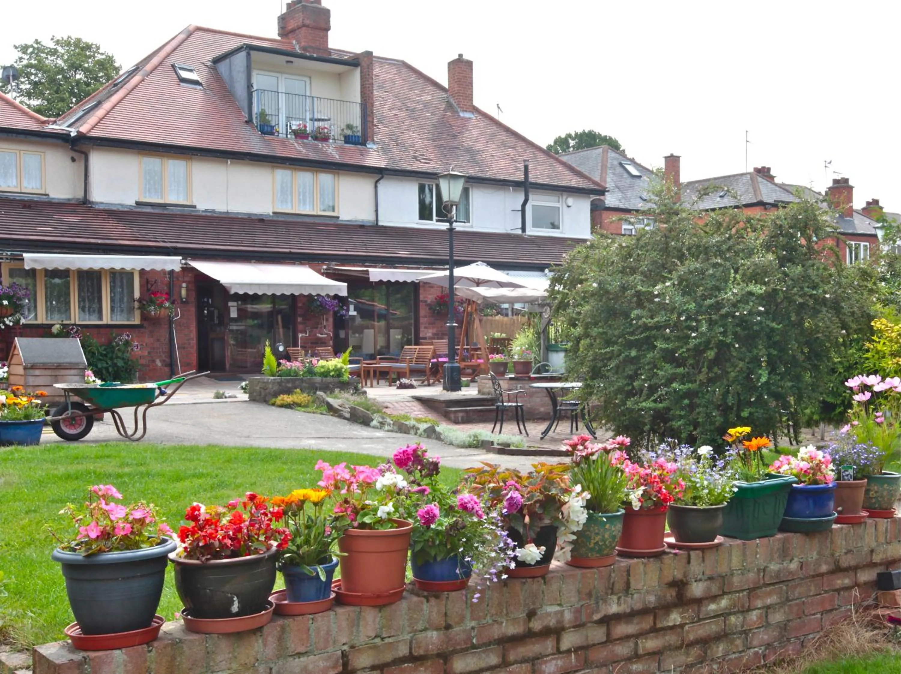 Property building in Acorn Guest House in Hull