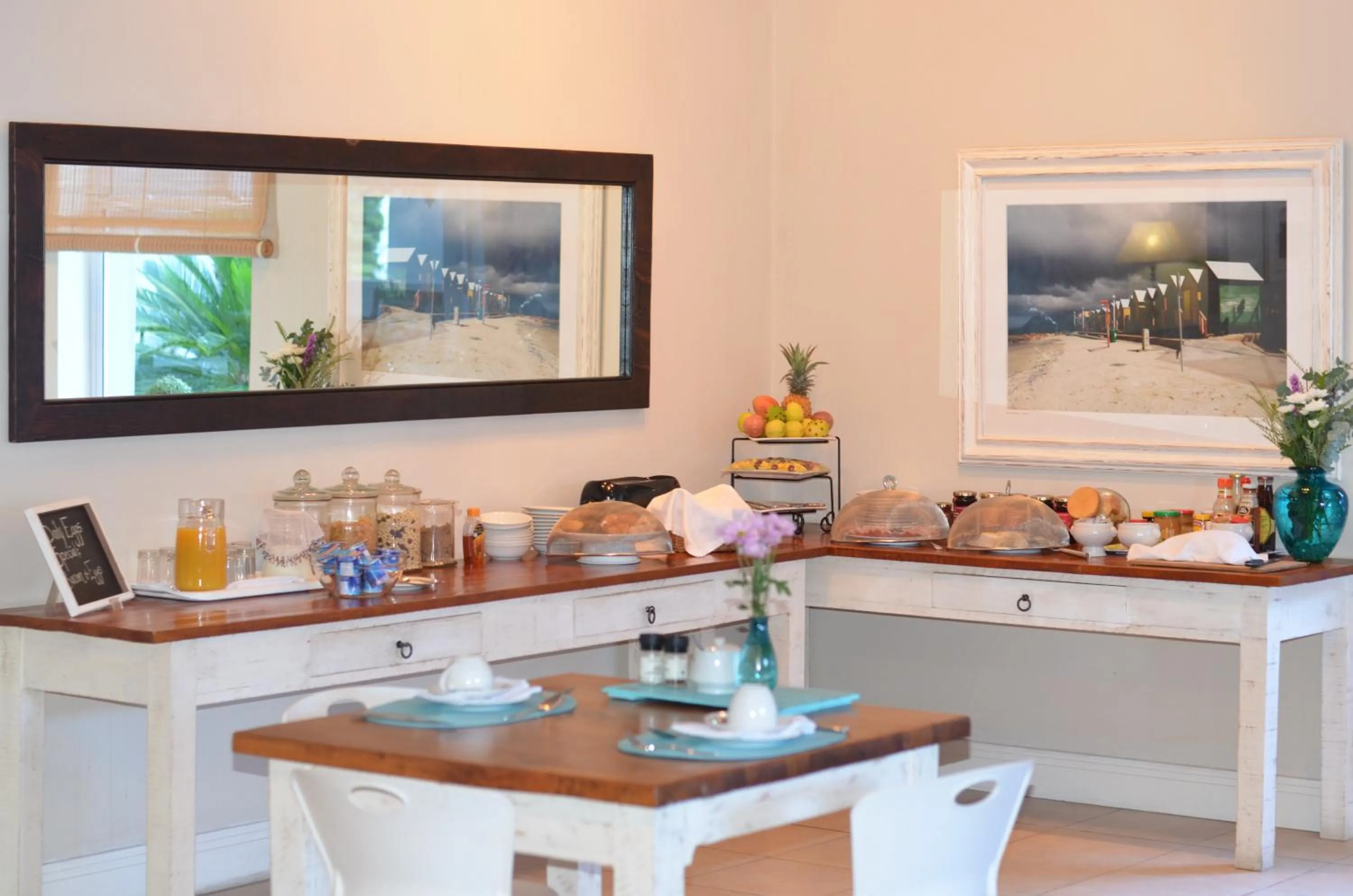 Food and drinks in 61 on Camps Bay