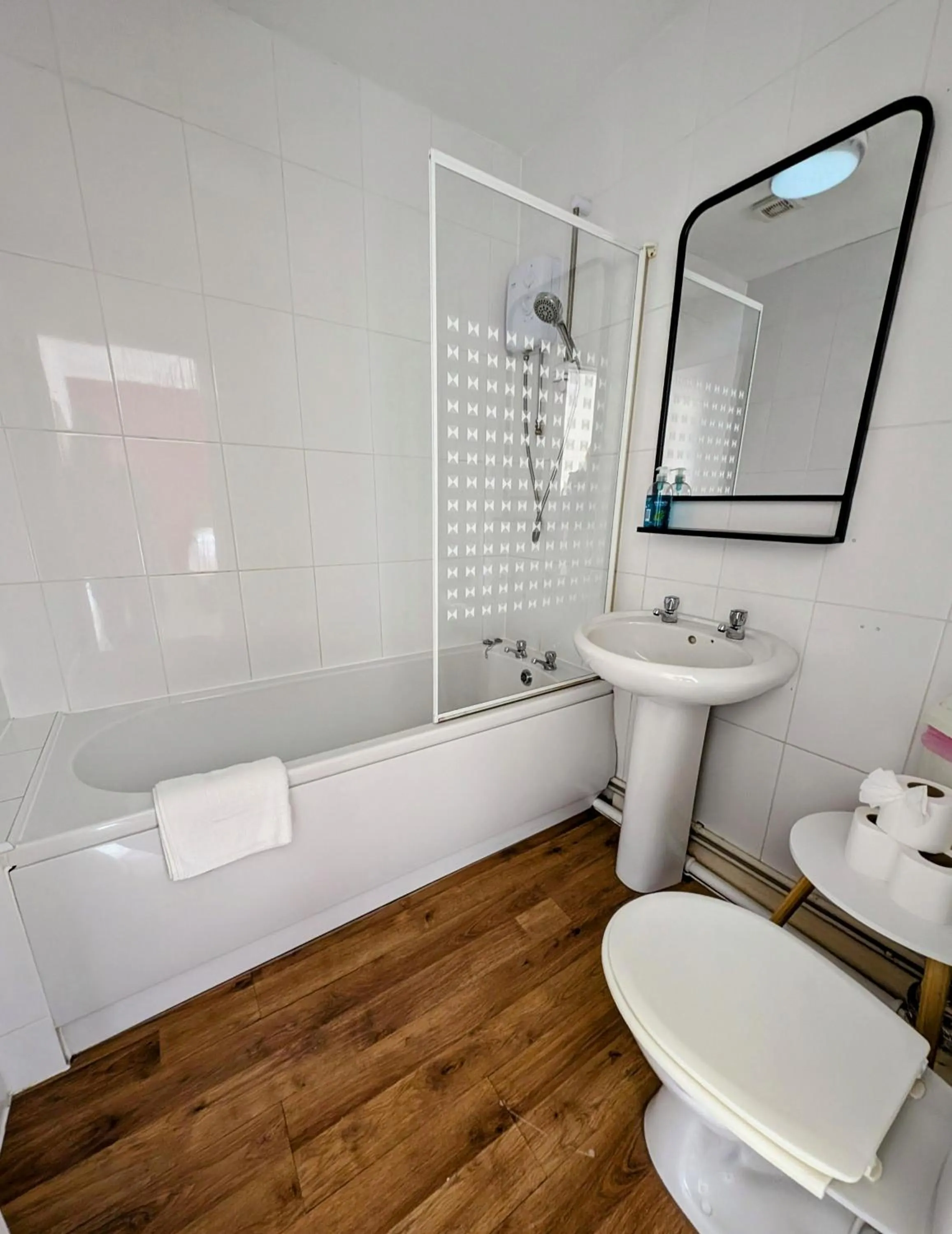 Bathroom in OYO Aparthotel Hathern - Loughborough