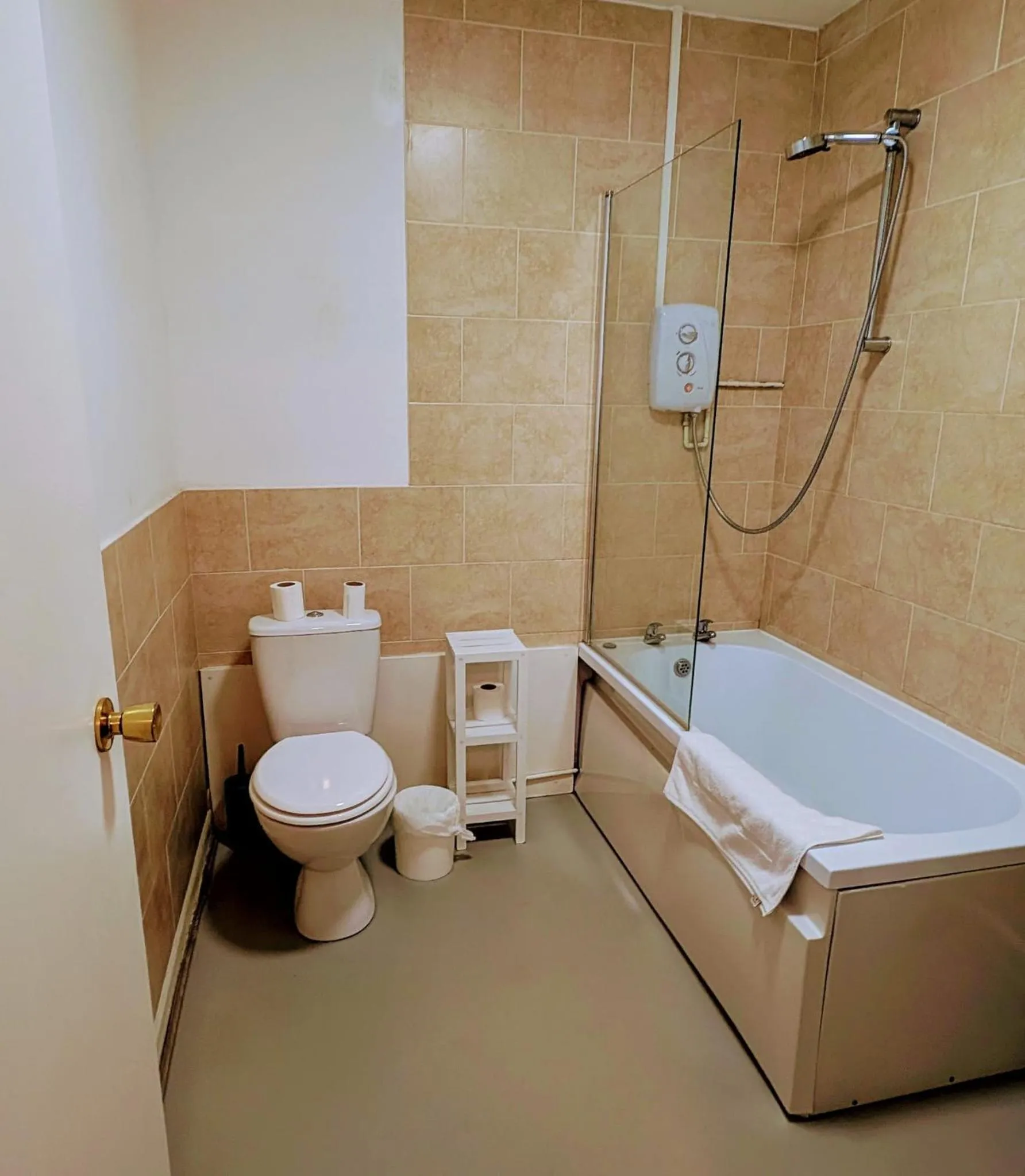 Bath in OYO Aparthotel Hathern - Loughborough