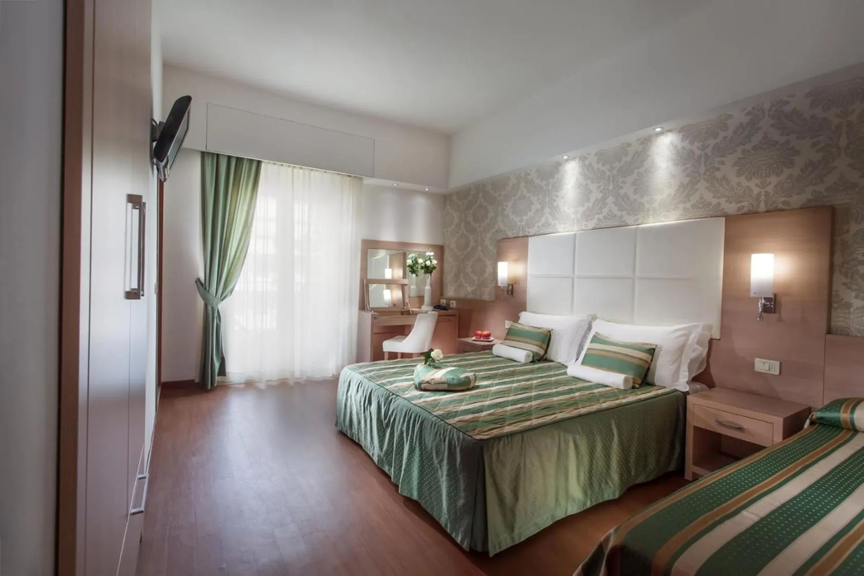 Photo of the whole room, Bed in Michelangelo Cesenatico