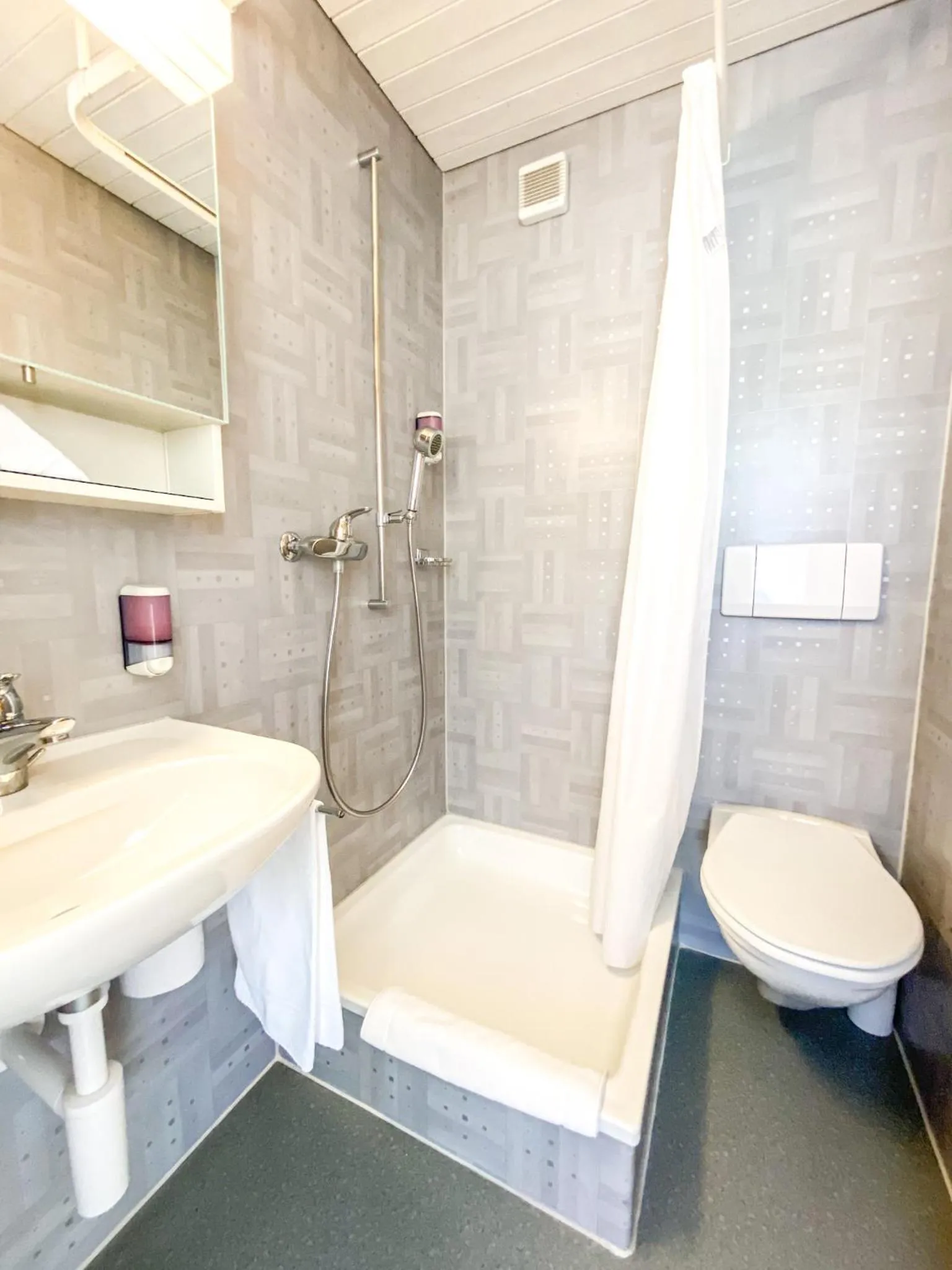 Shower in Hotel Sonne - Self Check-in