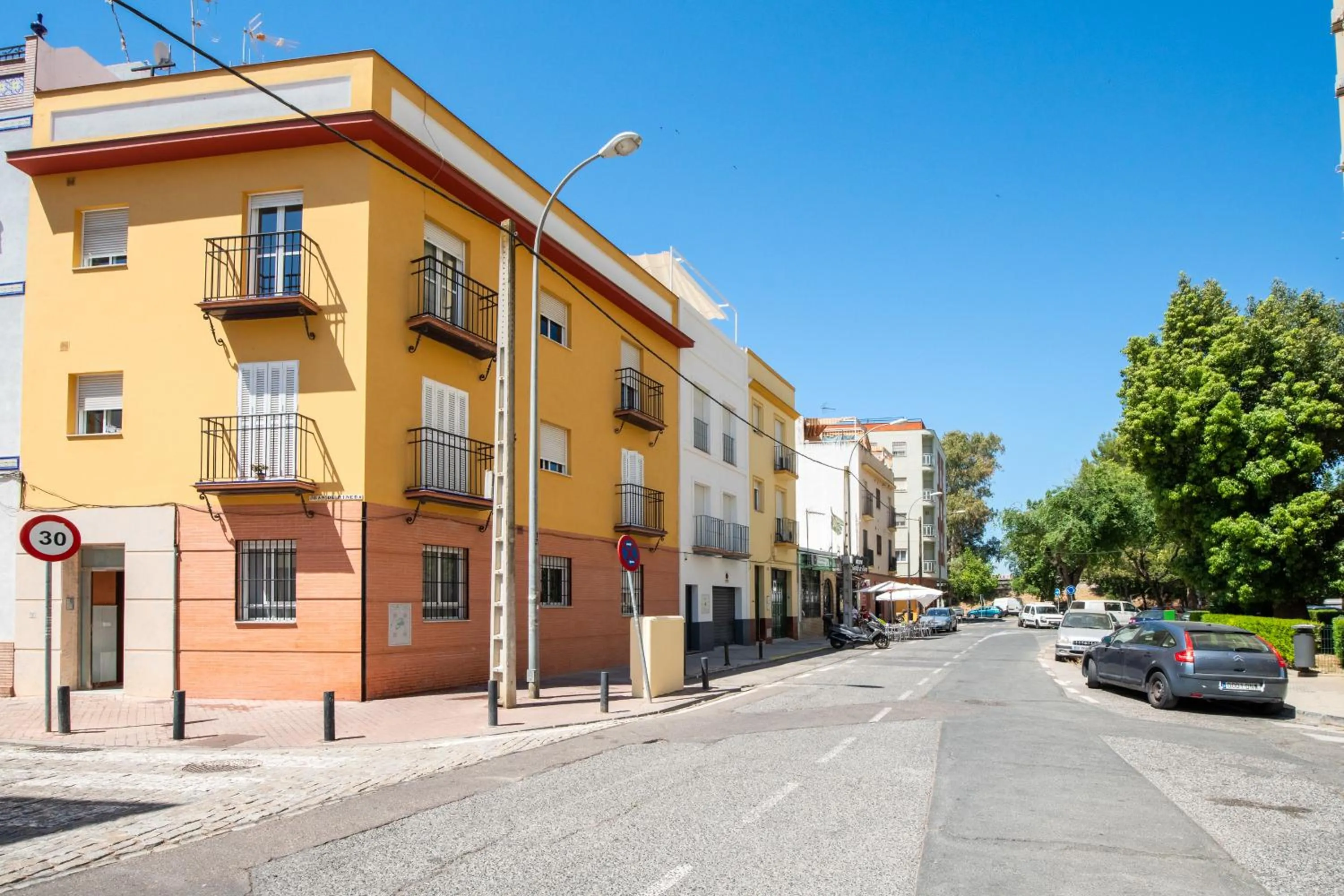 Street view in Anna Triana Boutique Apartament