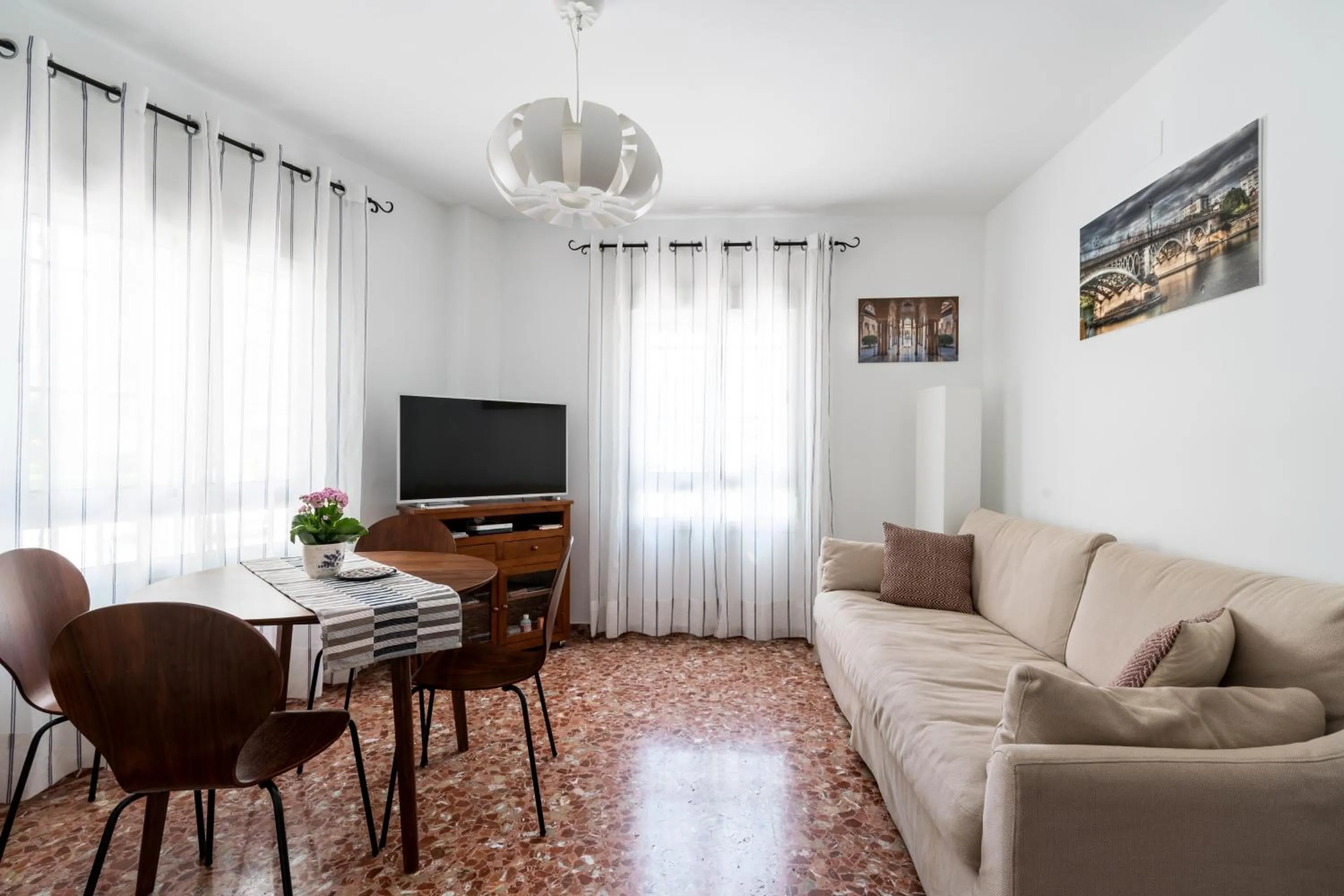 Communal lounge/ TV room in Anna Triana Boutique Apartament