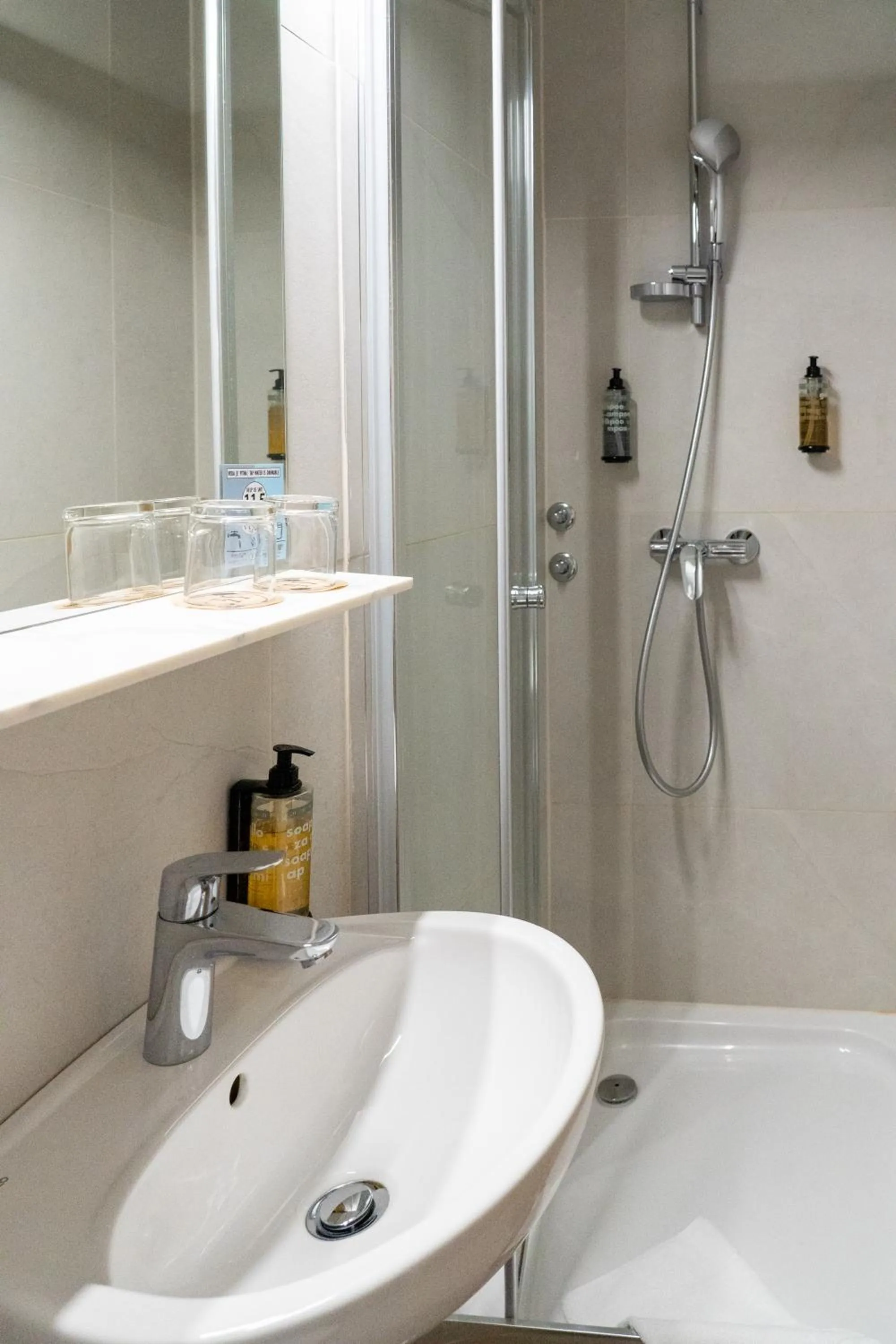 Bathroom in Hotel Piramida