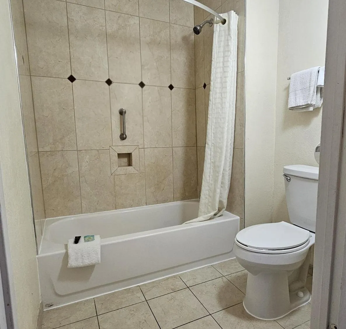 Shower in Americas Best Value Inn Mount Vernon