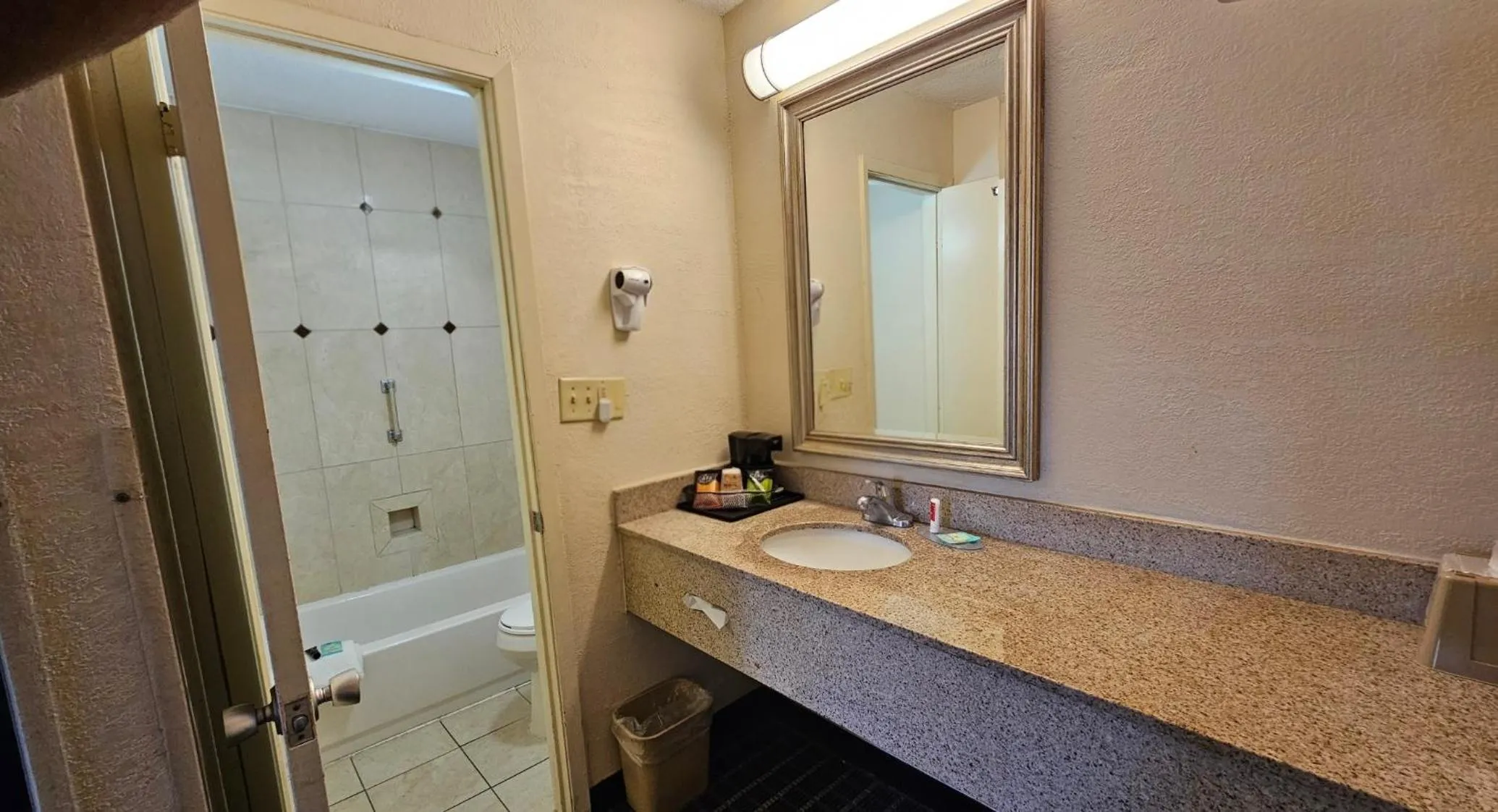 Shower in Americas Best Value Inn Mount Vernon