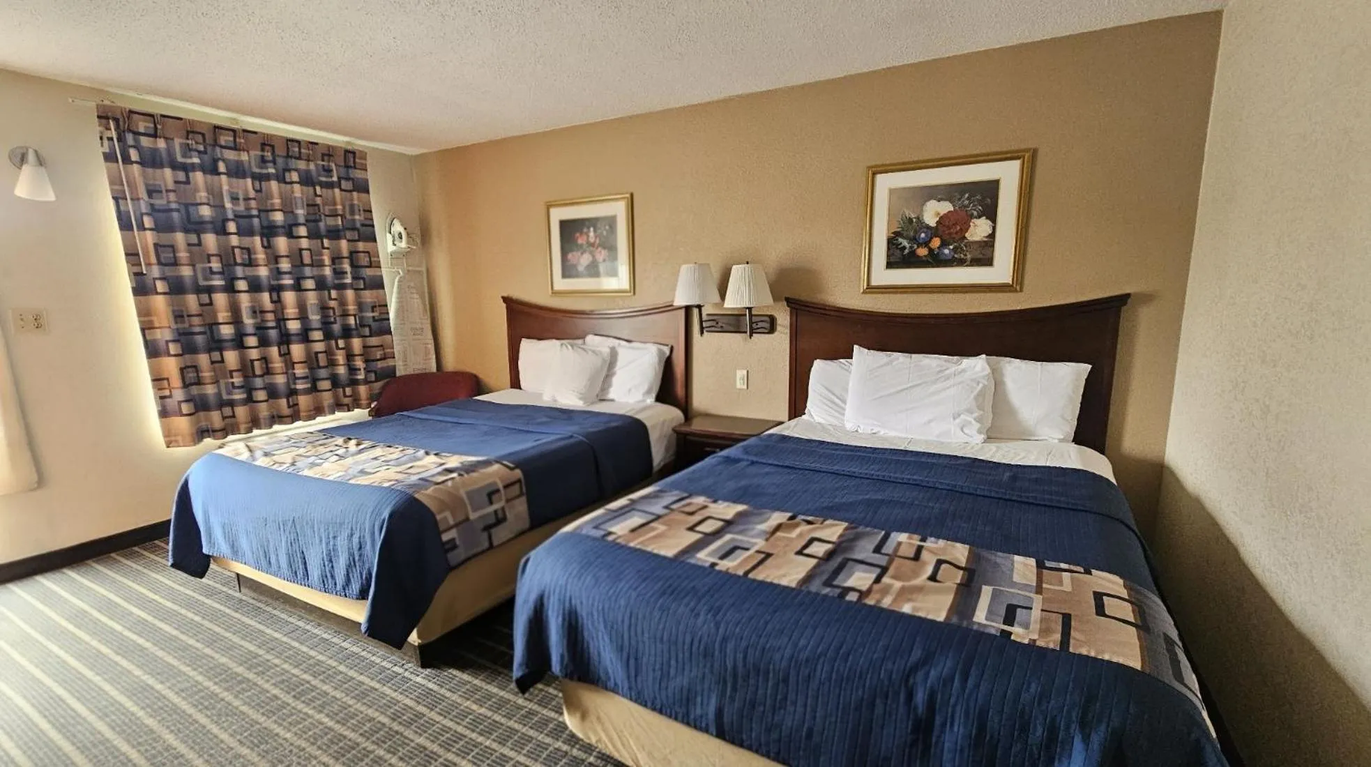 Bed in Americas Best Value Inn Mount Vernon