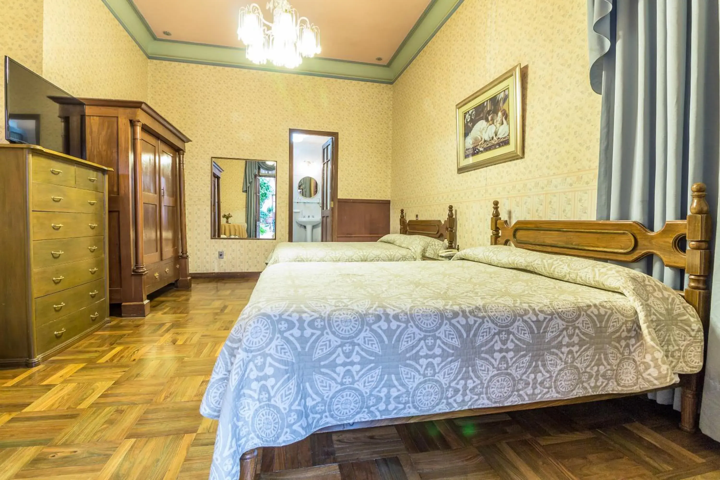 Deluxe Double Room in Capital Plaza Hotel Deluxe Double Room in Capital Plaza Hotel