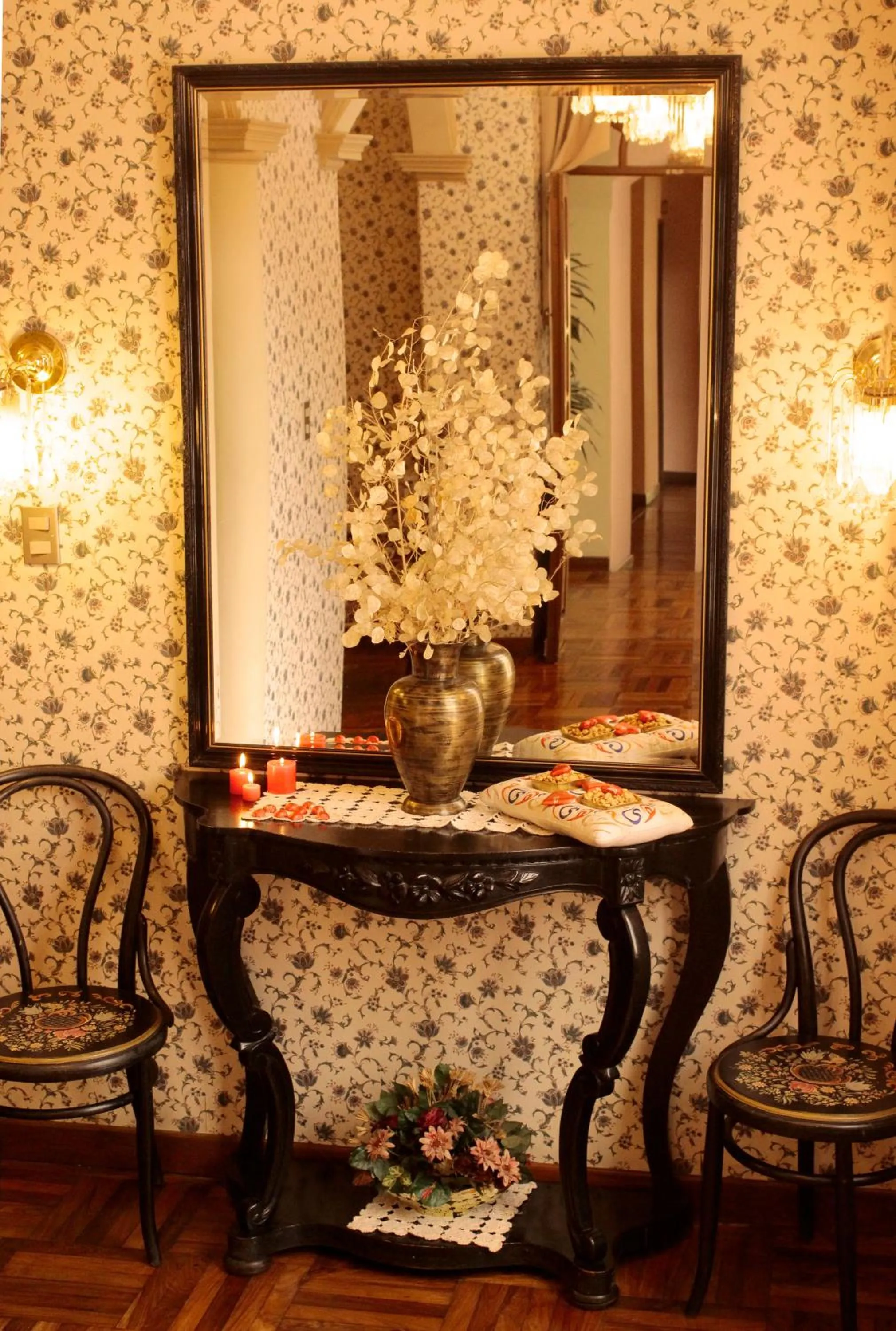 Photo of the whole room in Capital Plaza Hotel