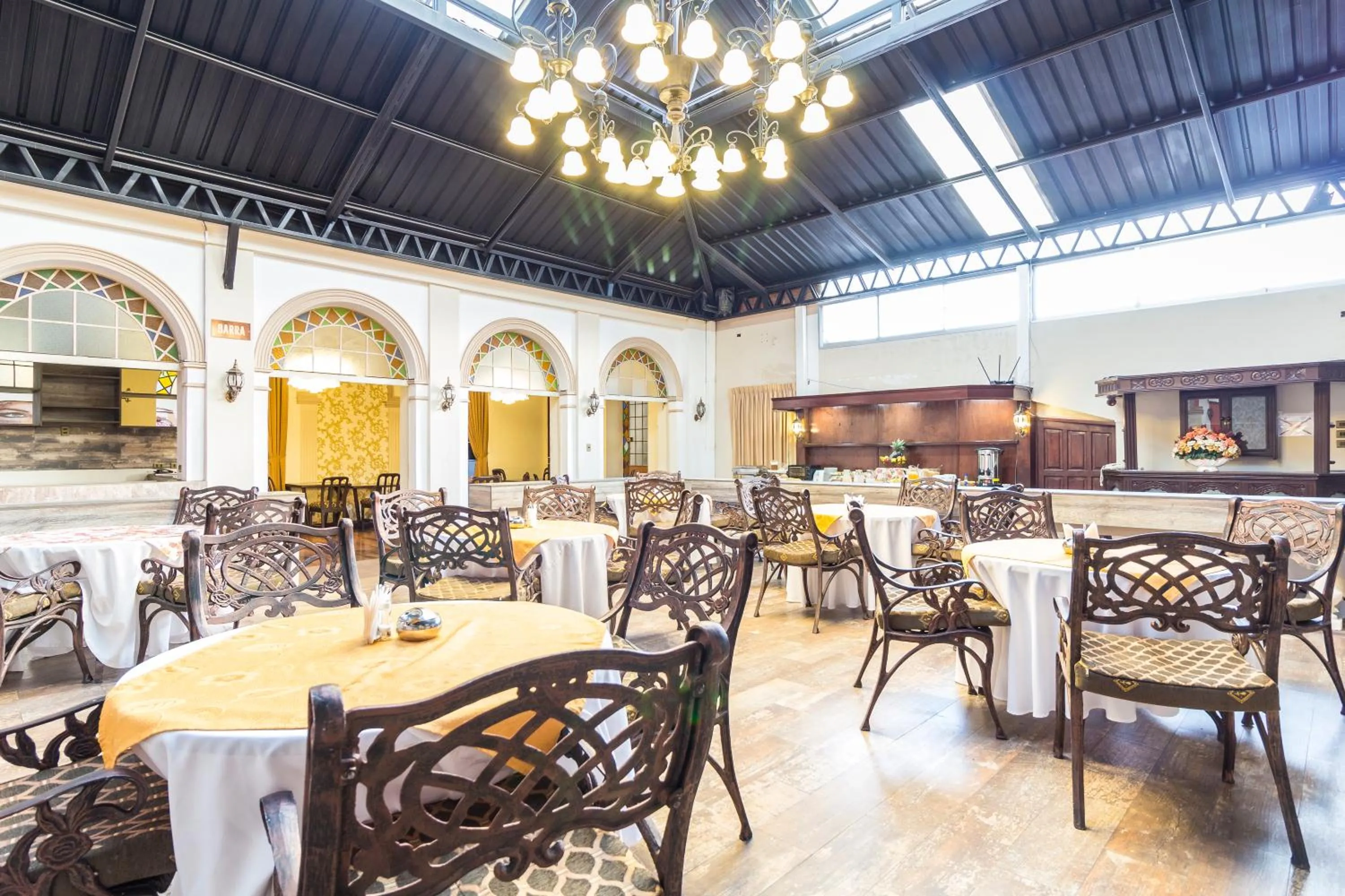 Restaurant/places to eat in Capital Plaza Hotel