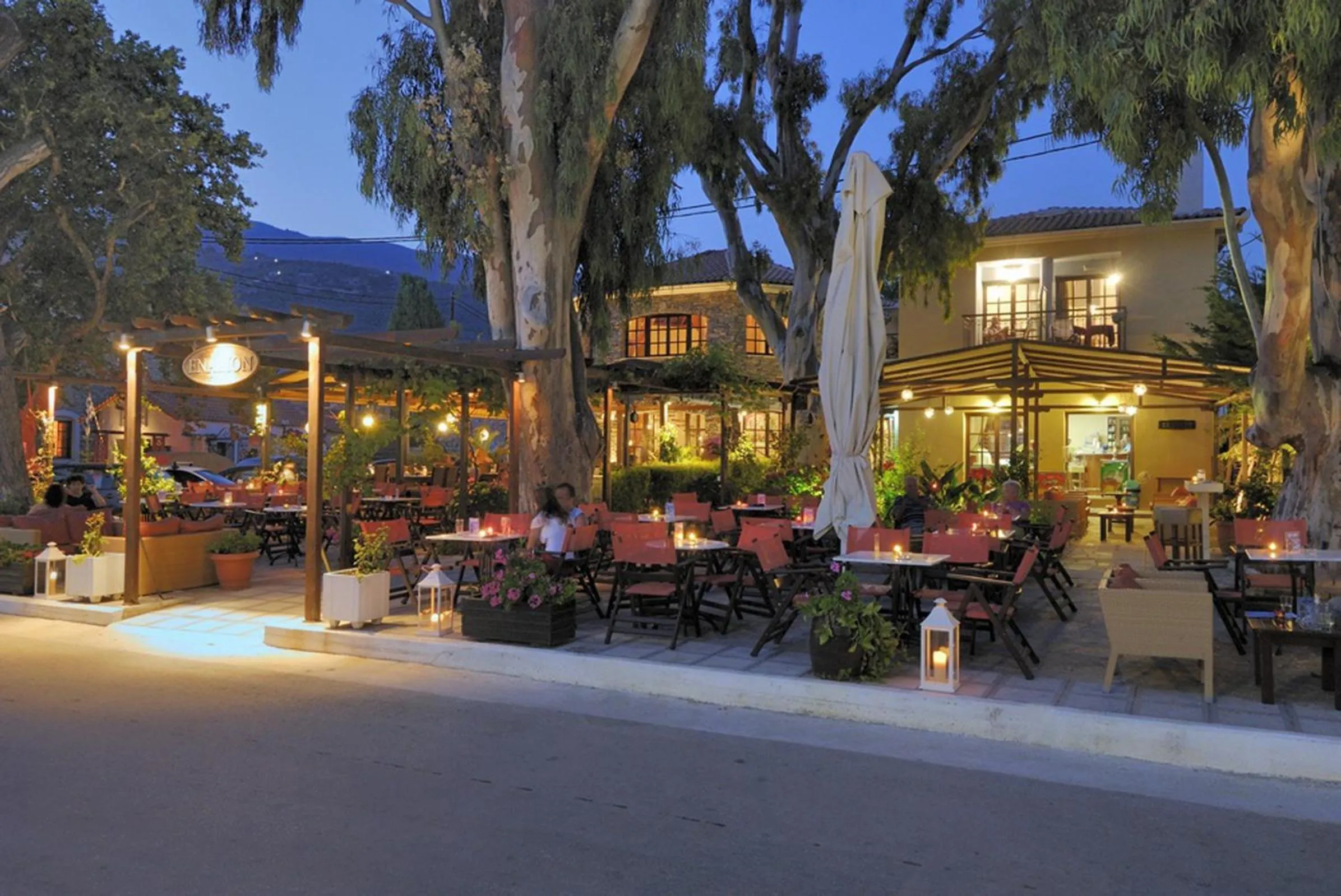 Restaurant/places to eat in Enalion Hotel