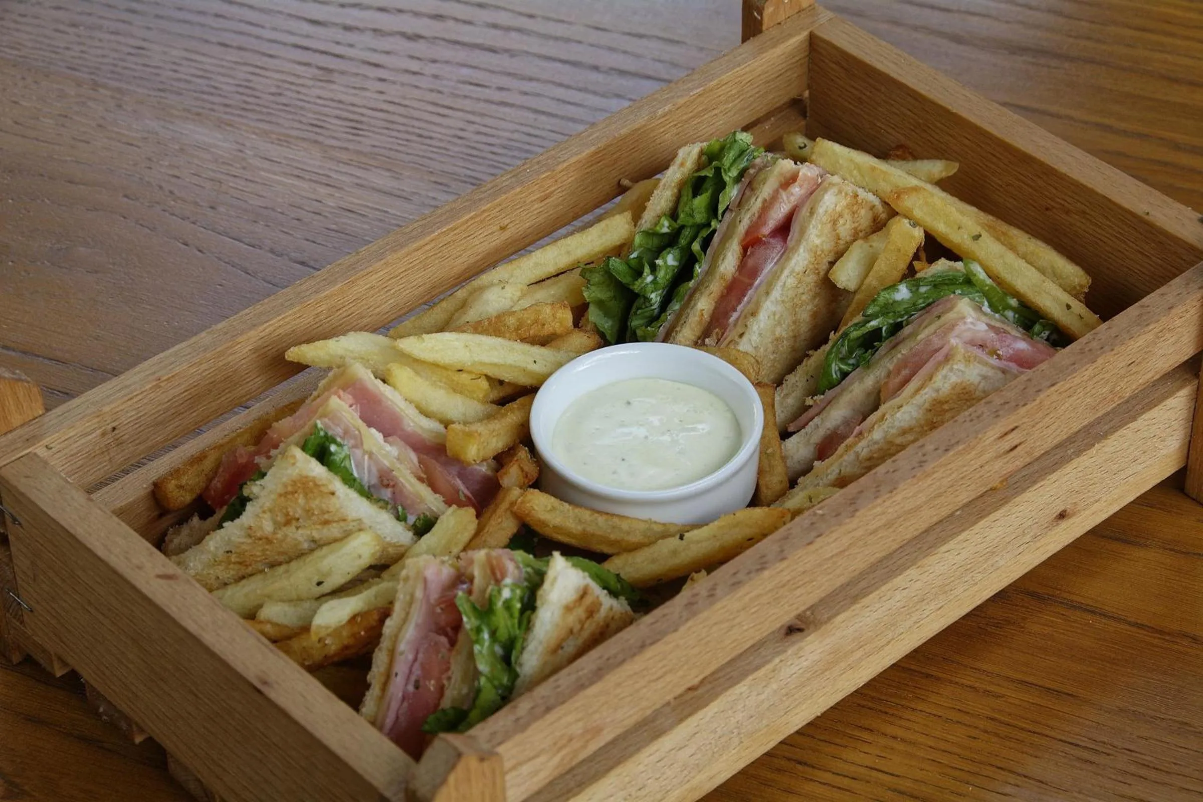 Restaurant/places to eat in Enalion Hotel