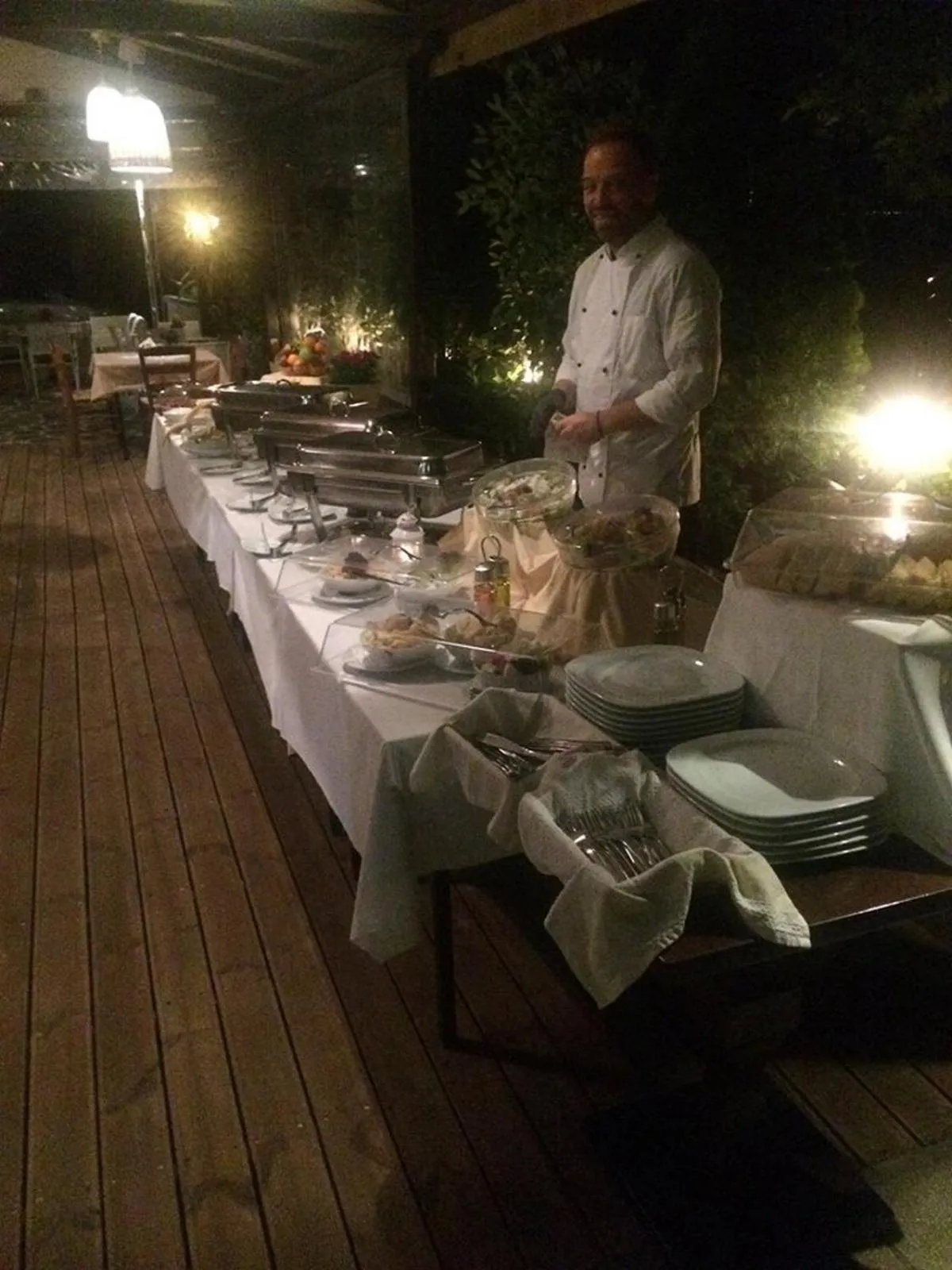 Restaurant/places to eat in Enalion Hotel