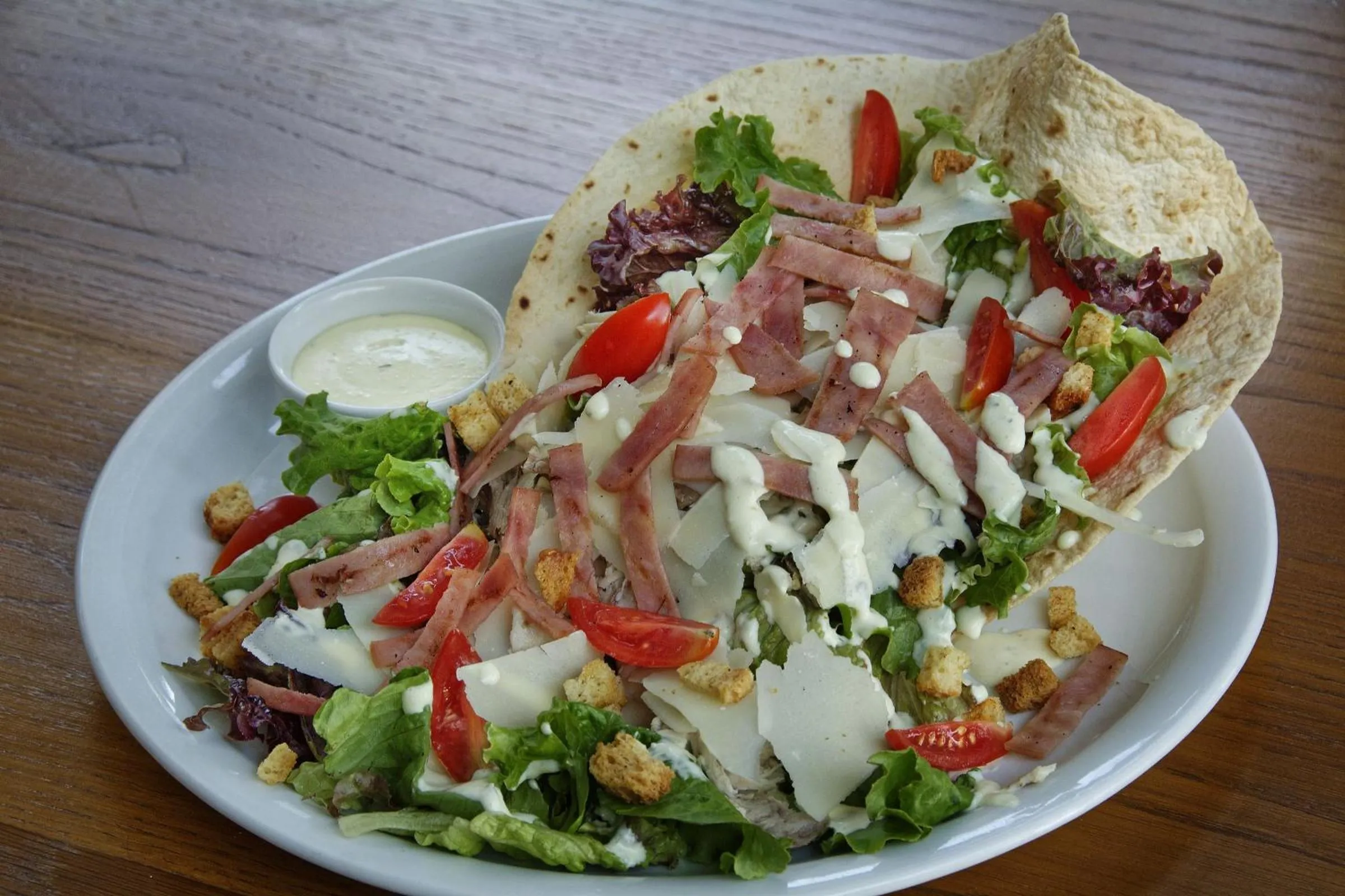 Restaurant/places to eat in Enalion Hotel