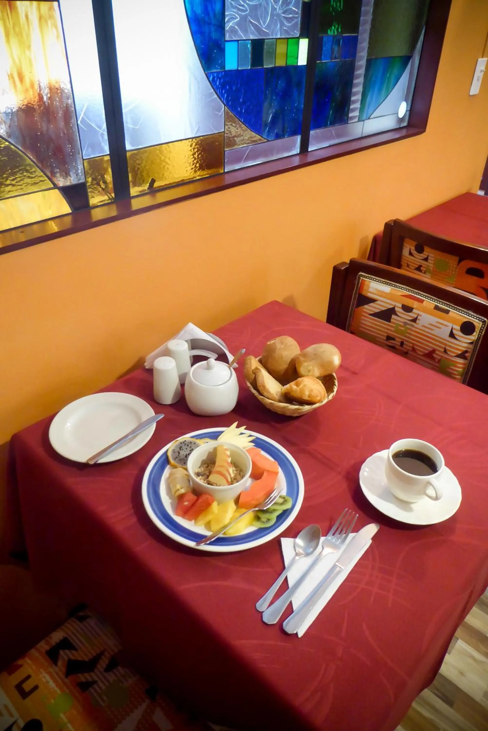 Food and drinks in Hotel Francés La Maison