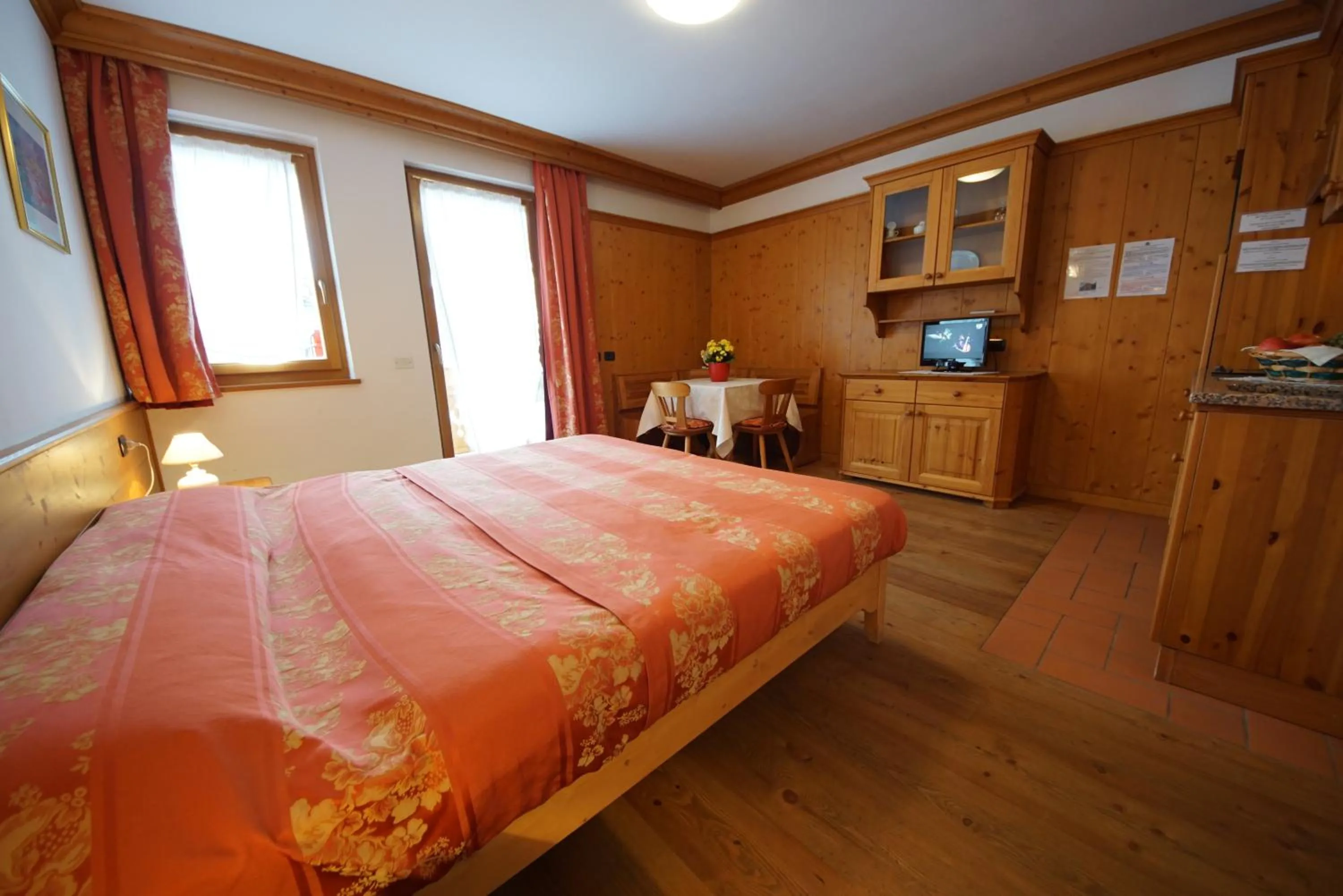 Photo of the whole room, Bed in Residence Baita Antlia