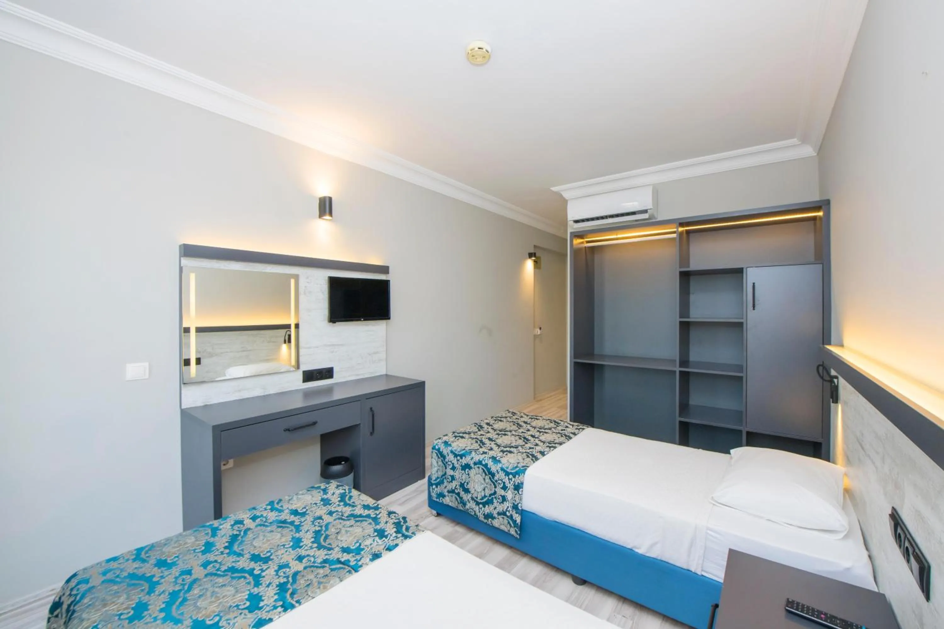 Photo of the whole room in Golden Moon Hotel