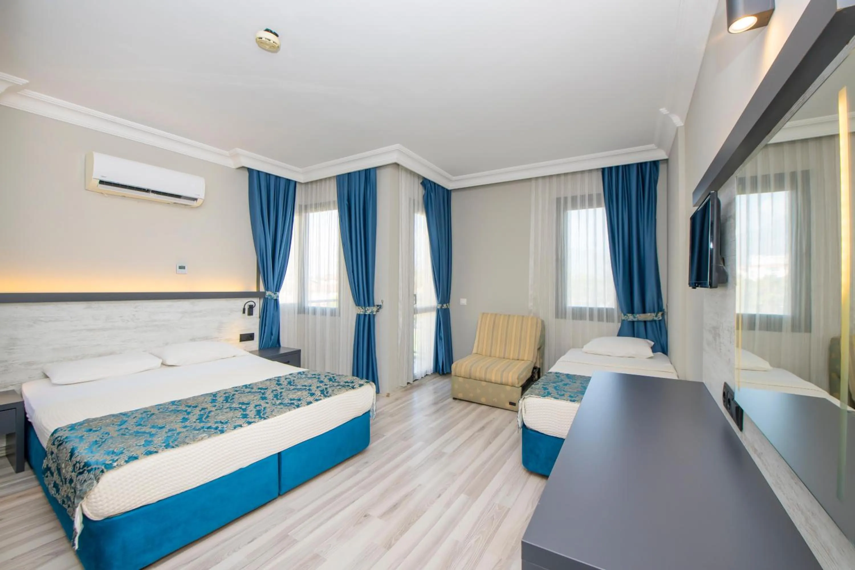 Photo of the whole room in Golden Moon Hotel