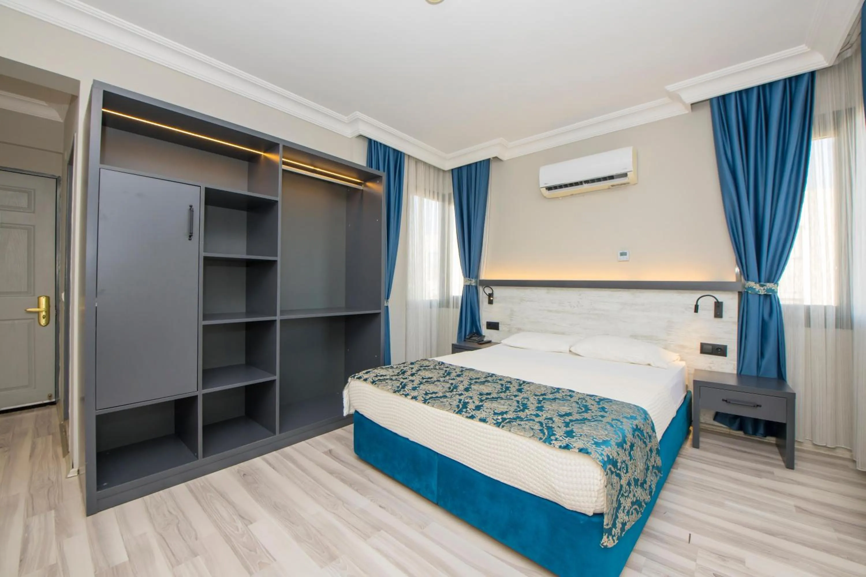 Photo of the whole room in Golden Moon Hotel