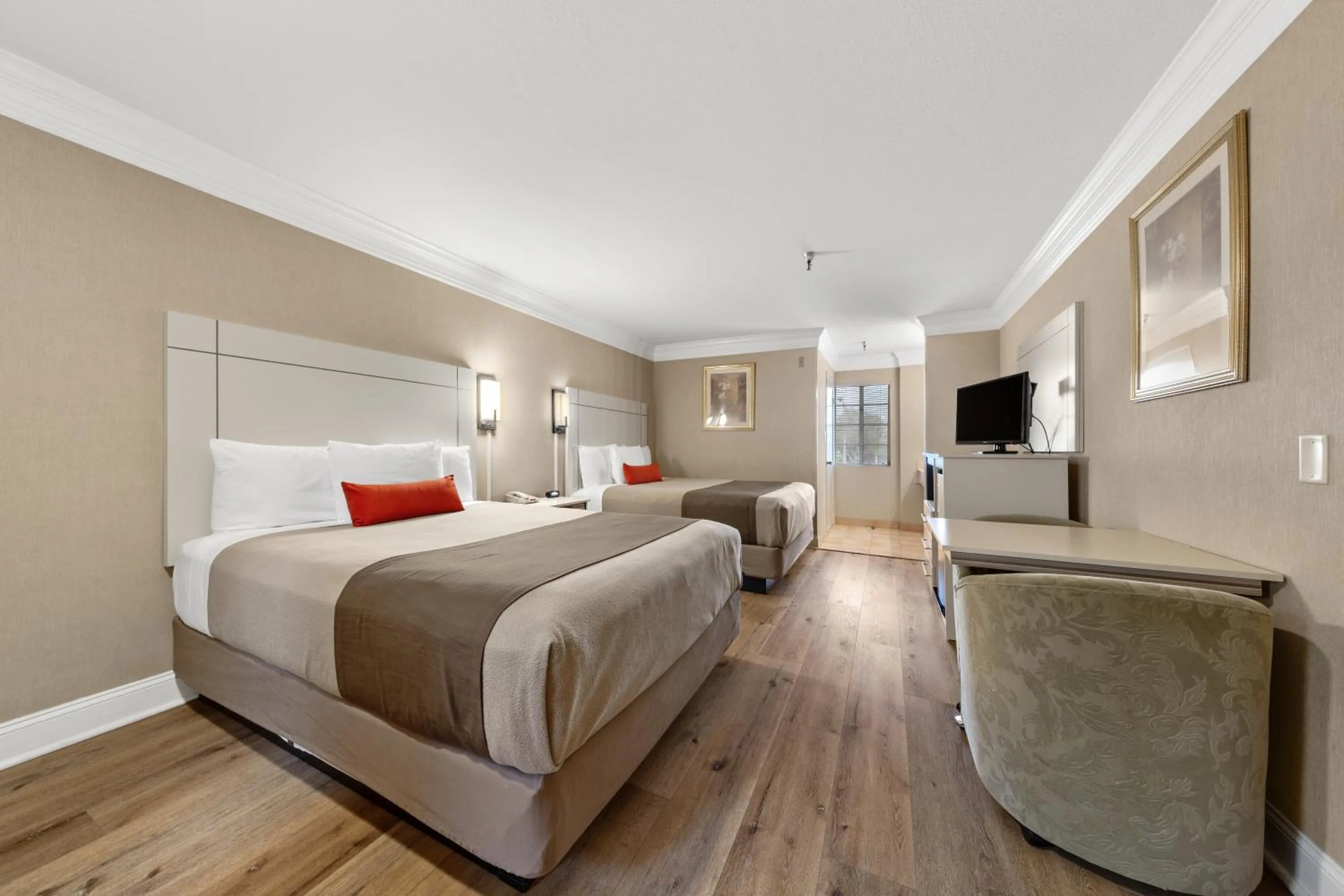 Bed in Americas Best Value Inn San Clemente Beach