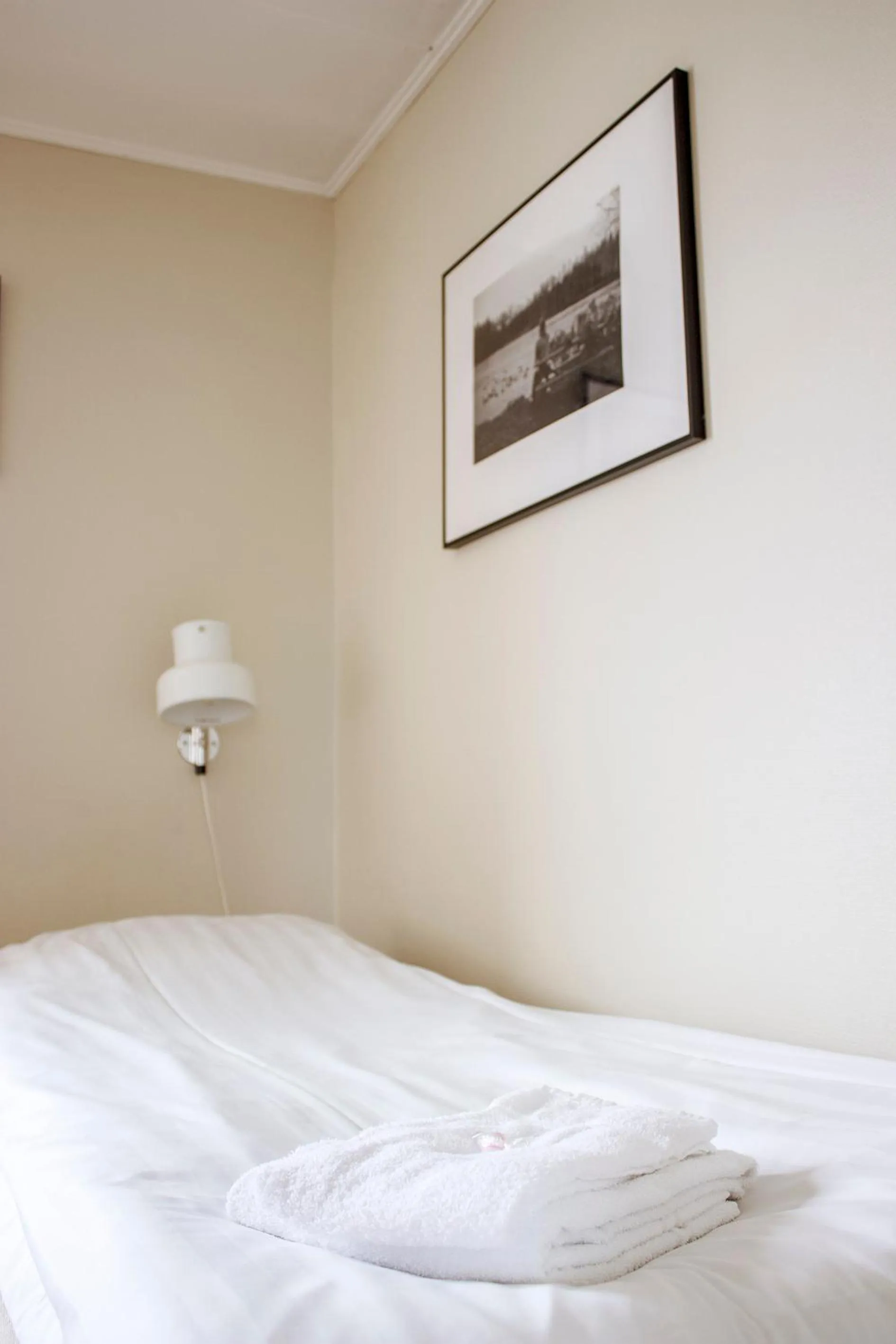 Bed in Nordiska Folkhögskolan Bed and Breakfast