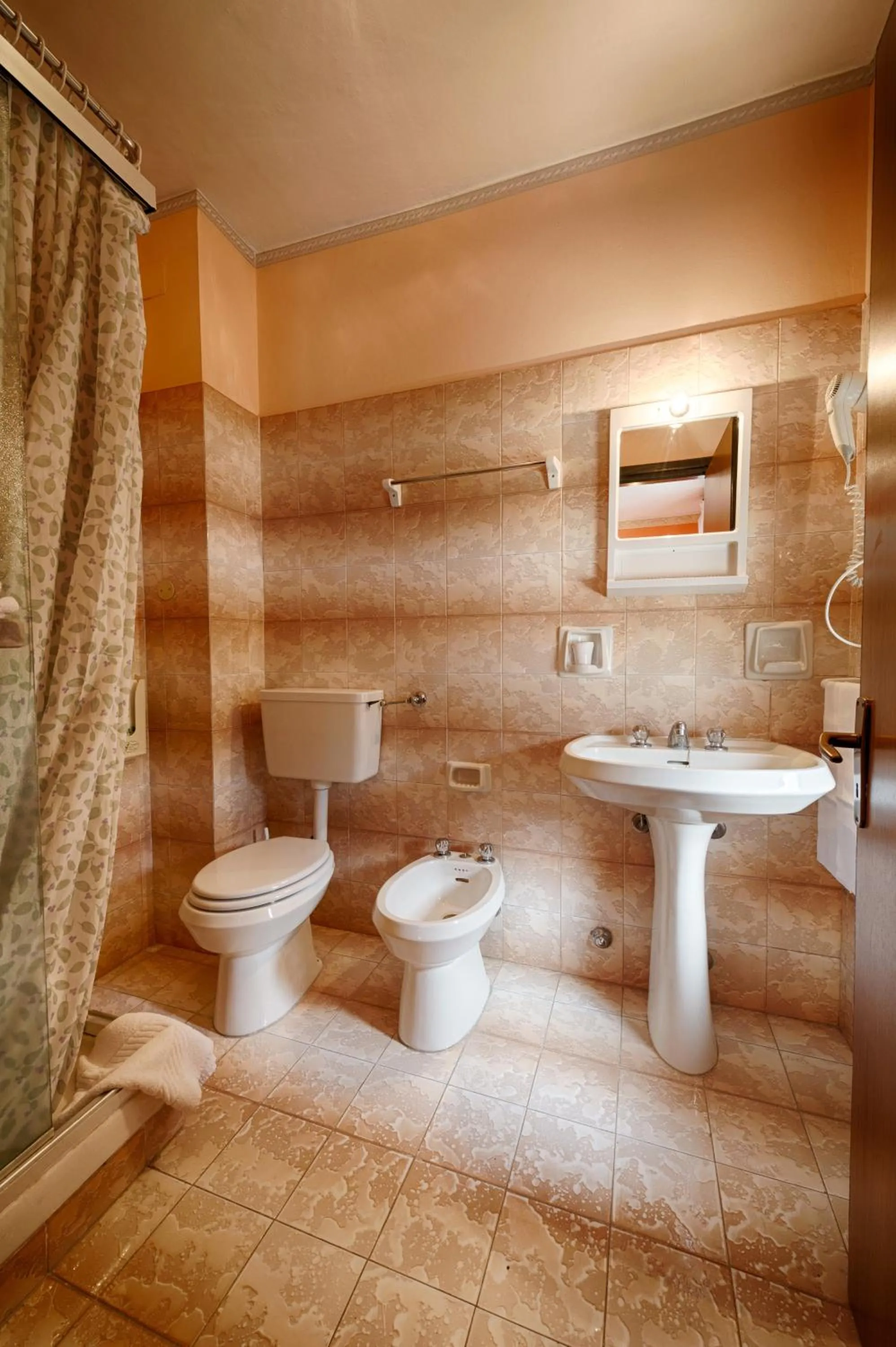 Bathroom in Albergo Mancuso del Voison