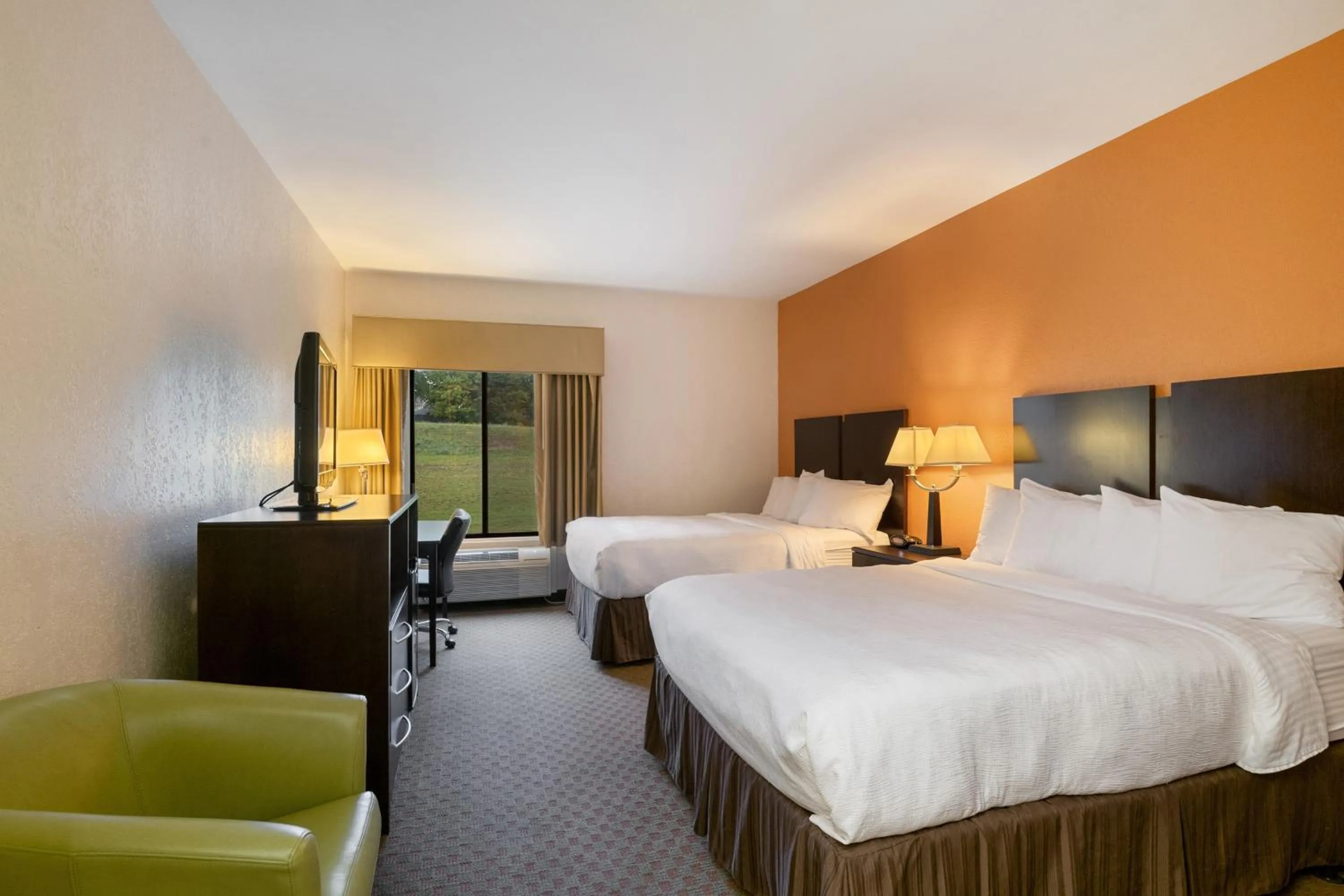 Bed in Antioch Hotel & Suites