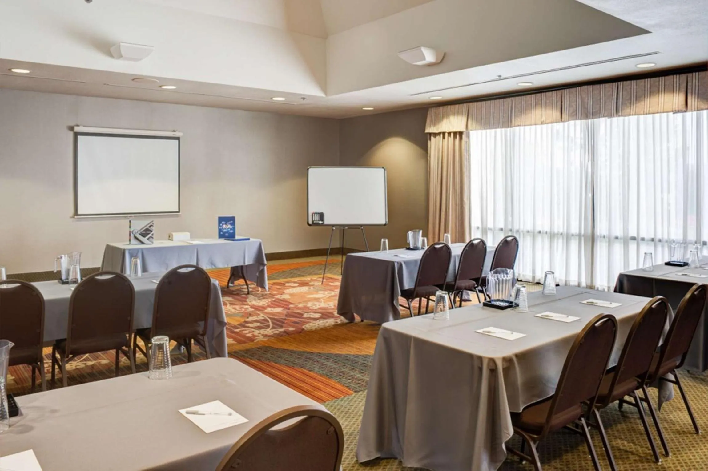 Meeting/conference room in Hampton Inn Tulsa Sand Springs