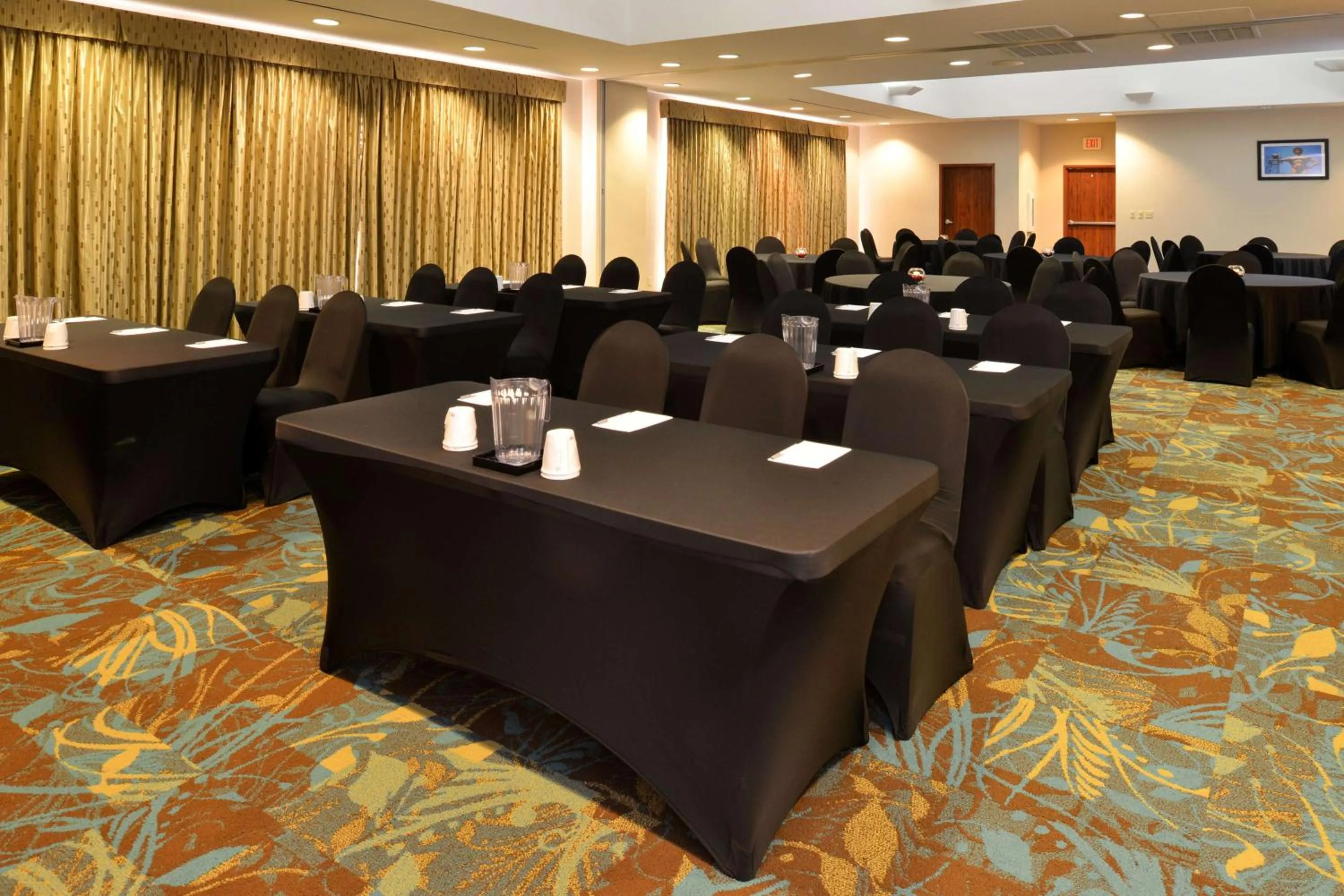 Meeting/conference room in Hampton Inn Tulsa Sand Springs