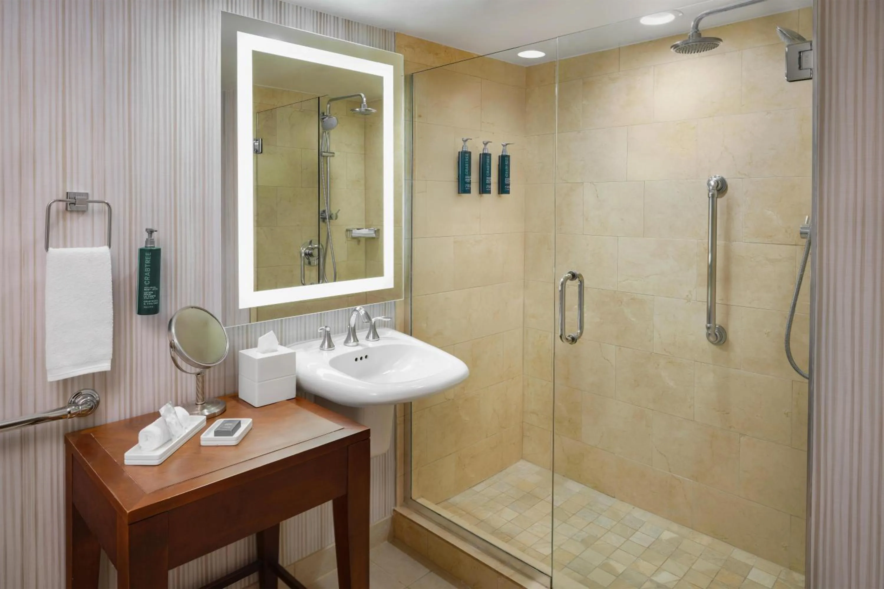 Bathroom in Hilton Washington DC/Rockville Hotel & Executive Meeting Center