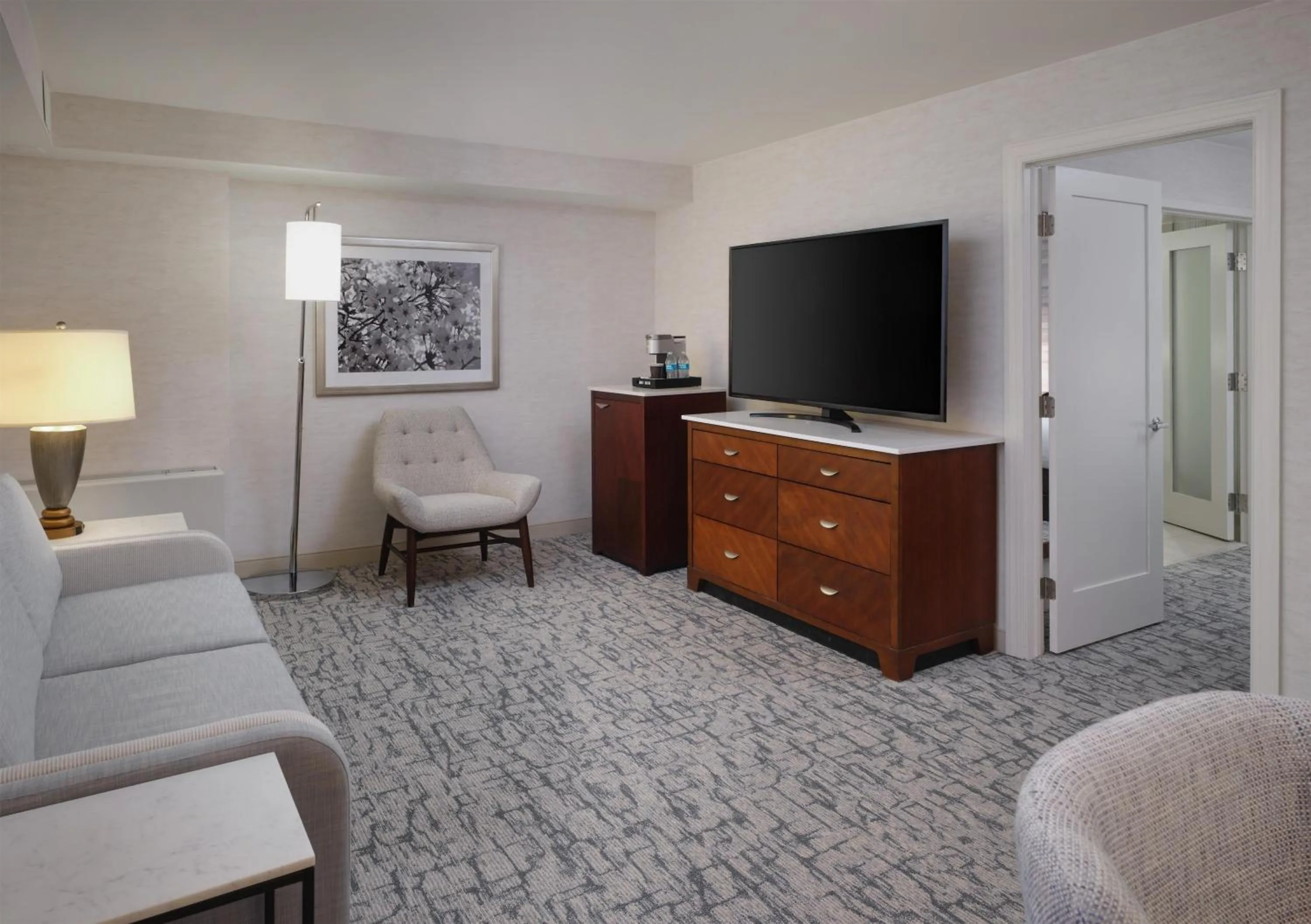 Living room in Hilton Washington DC/Rockville Hotel & Executive Meeting Center
