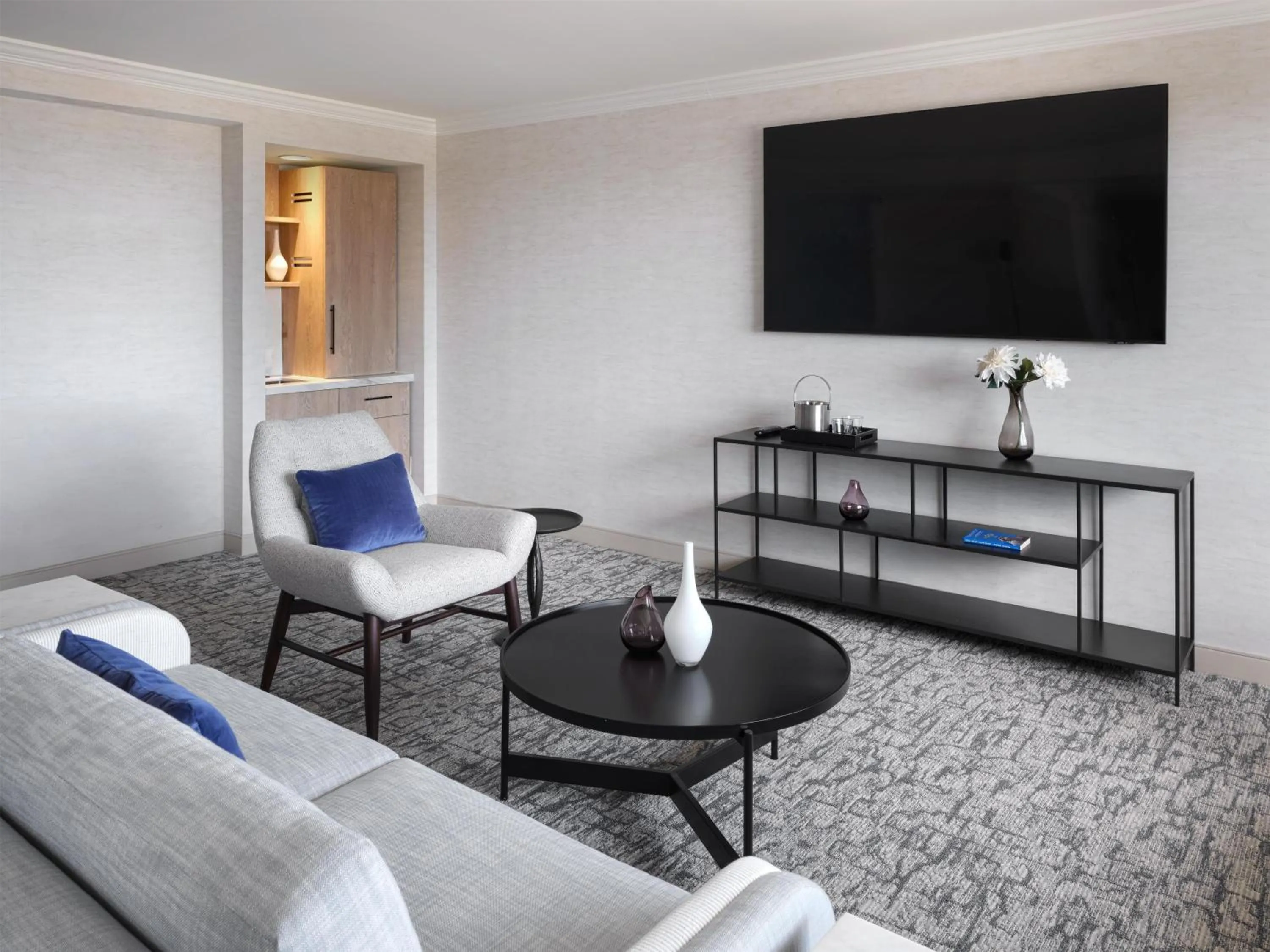 Living room in Hilton Washington DC/Rockville Hotel & Executive Meeting Center