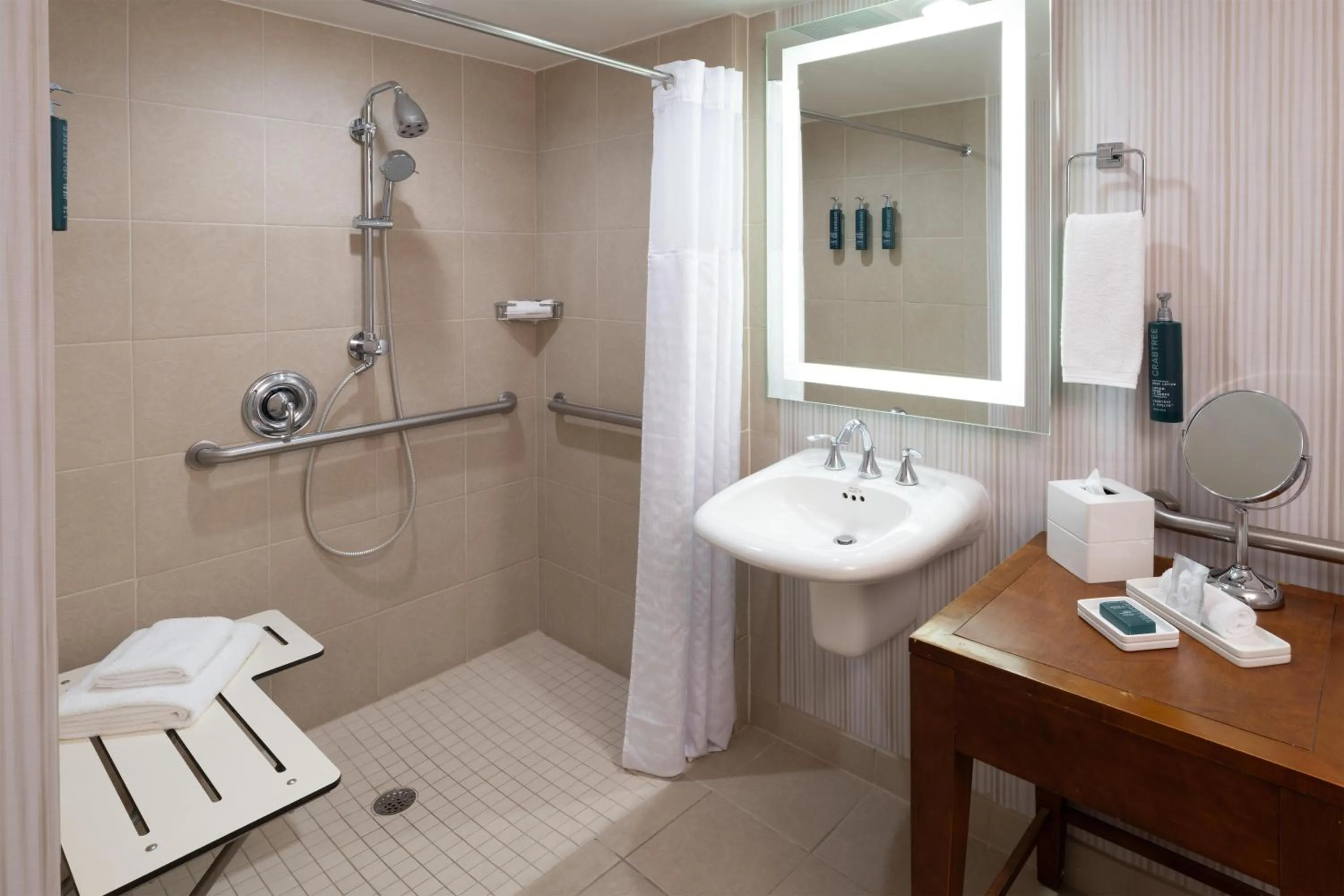 Bathroom in Hilton Washington DC/Rockville Hotel & Executive Meeting Center