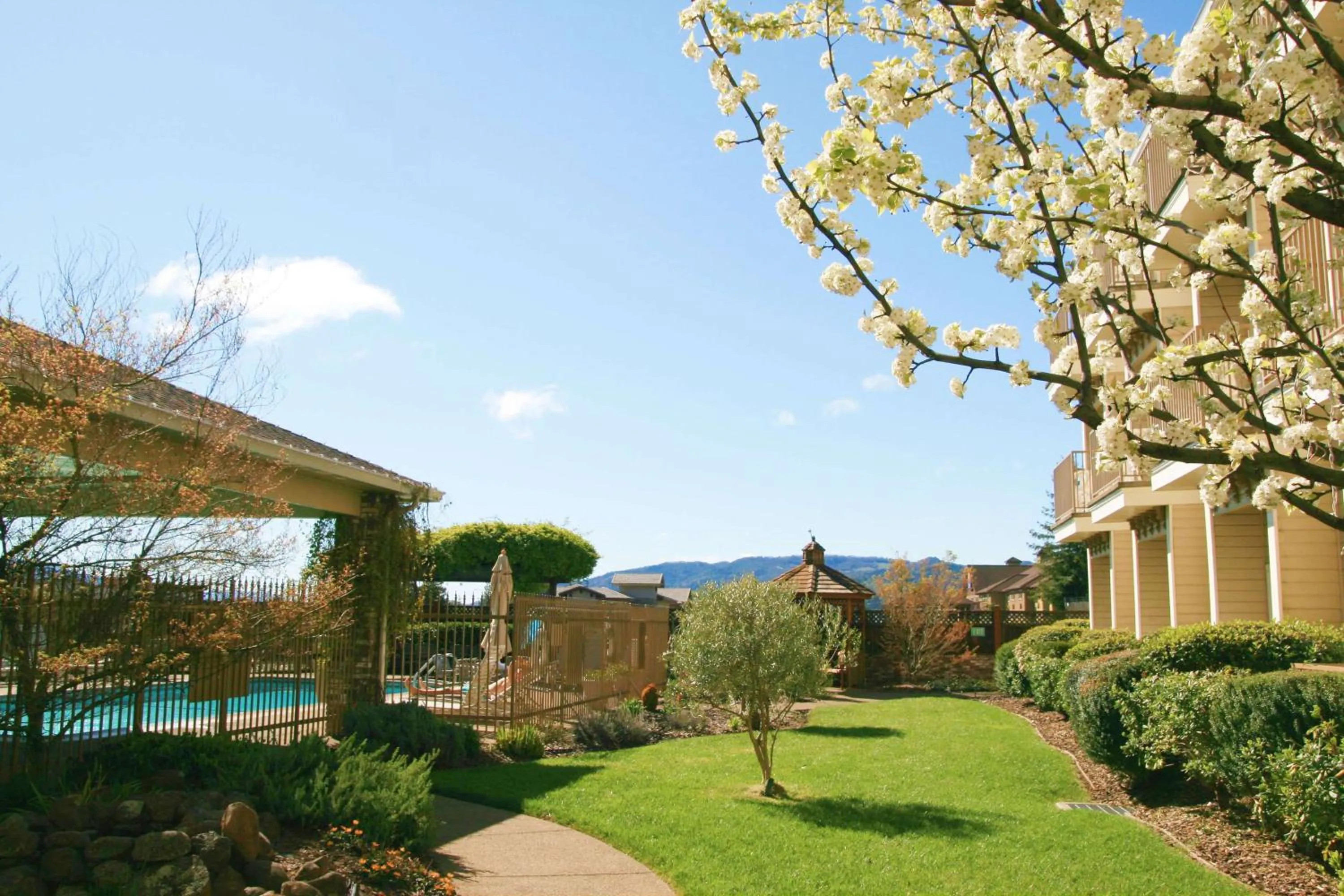 Property building in Hampton Inn Ukiah