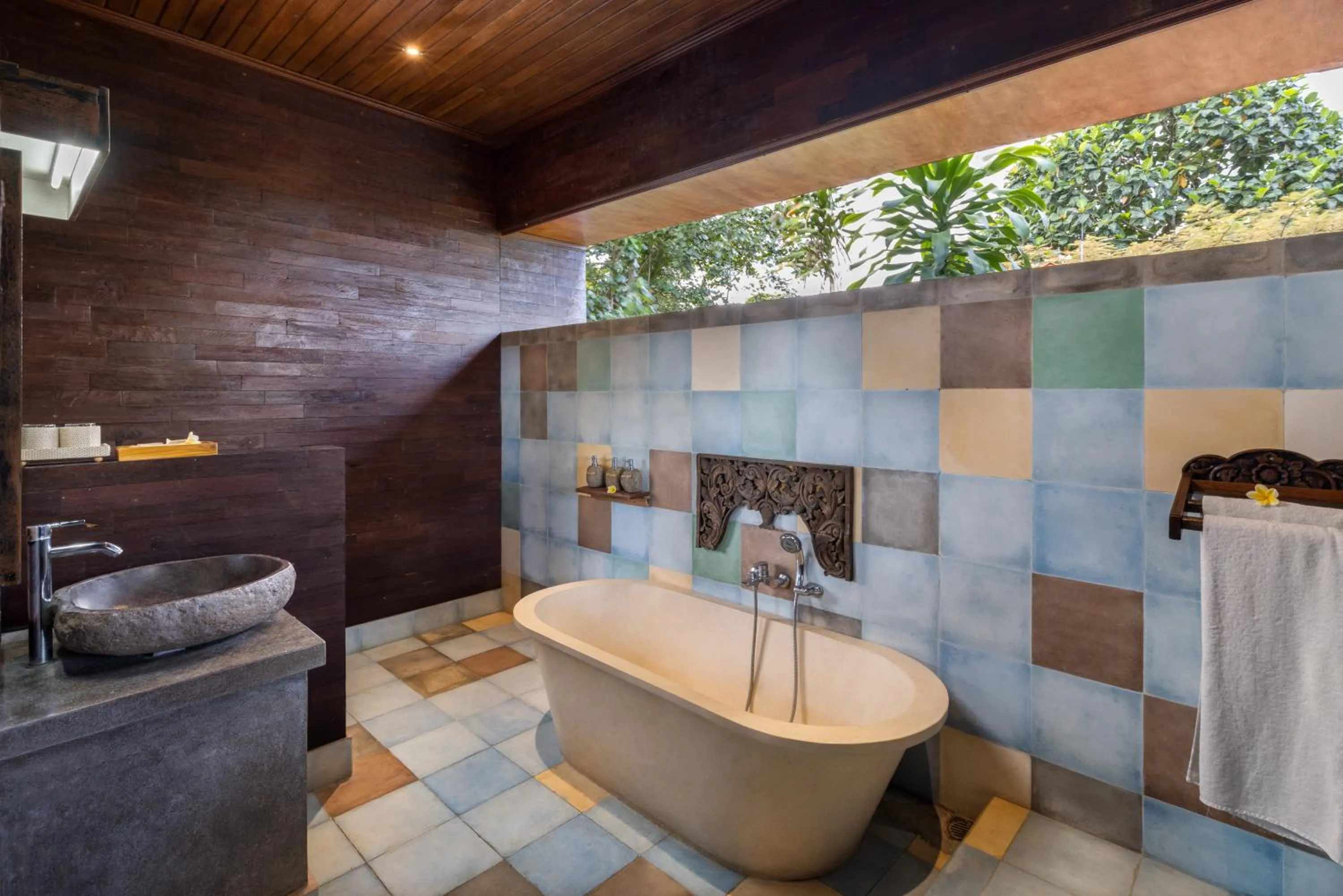 Bath in Candy Villa by GenuineHost