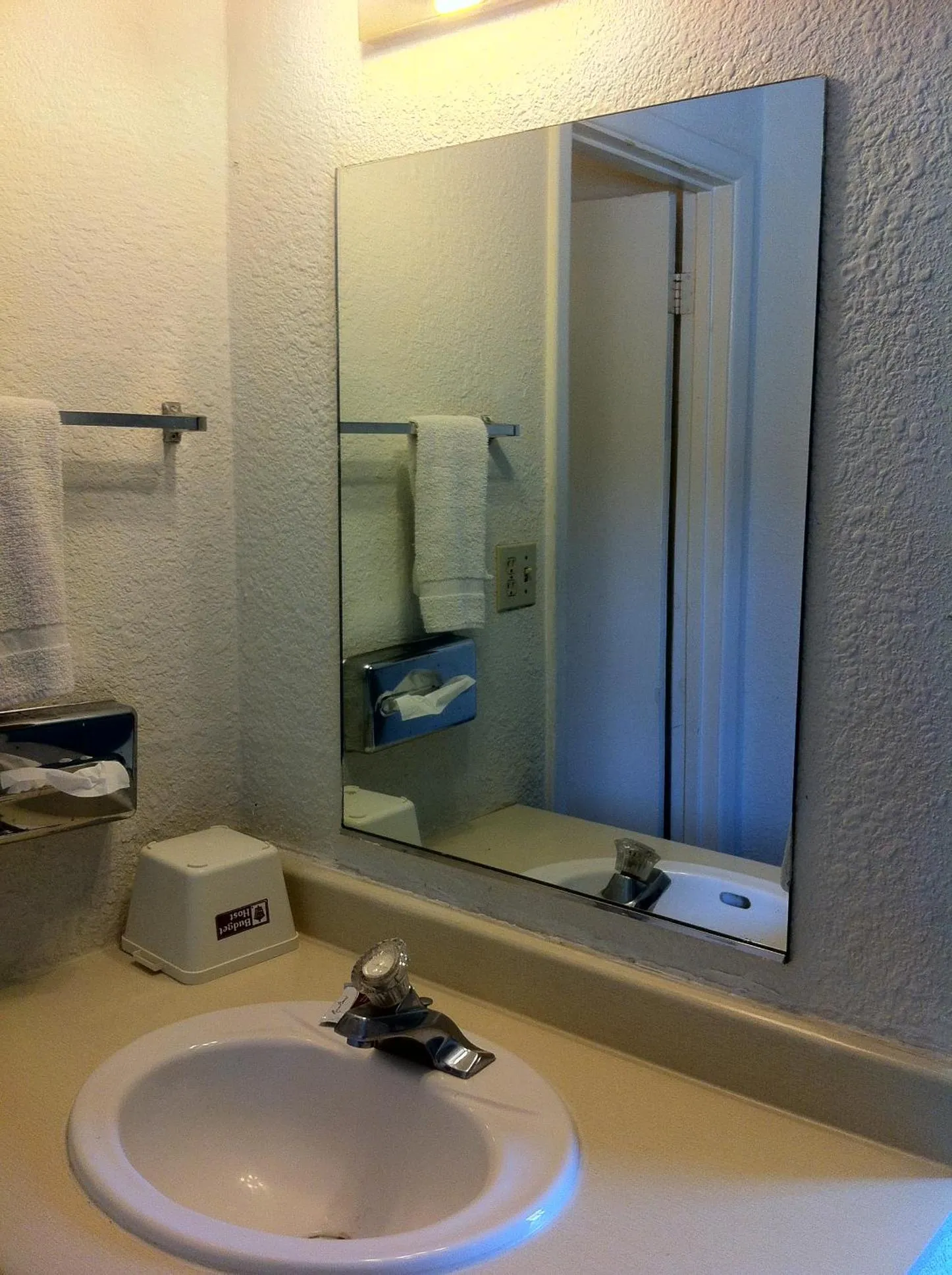 Bathroom in National 9 Inn Sand Canyon