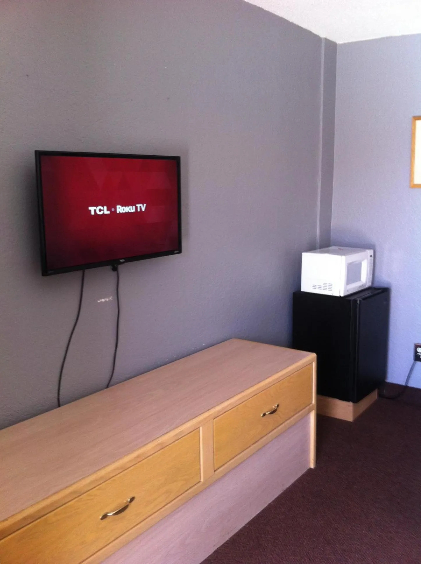 TV and multimedia in National 9 Inn Sand Canyon