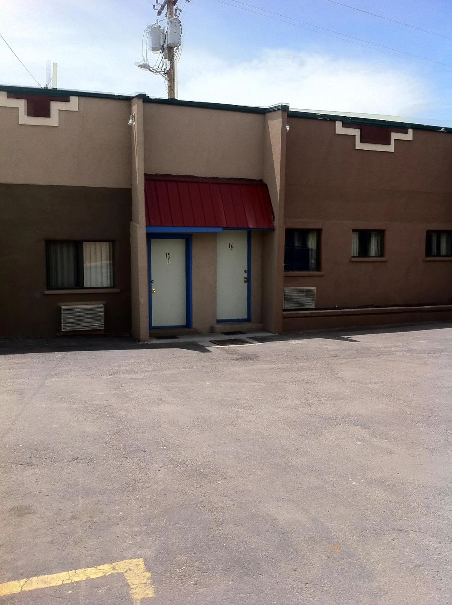 Property building in National 9 Inn Sand Canyon