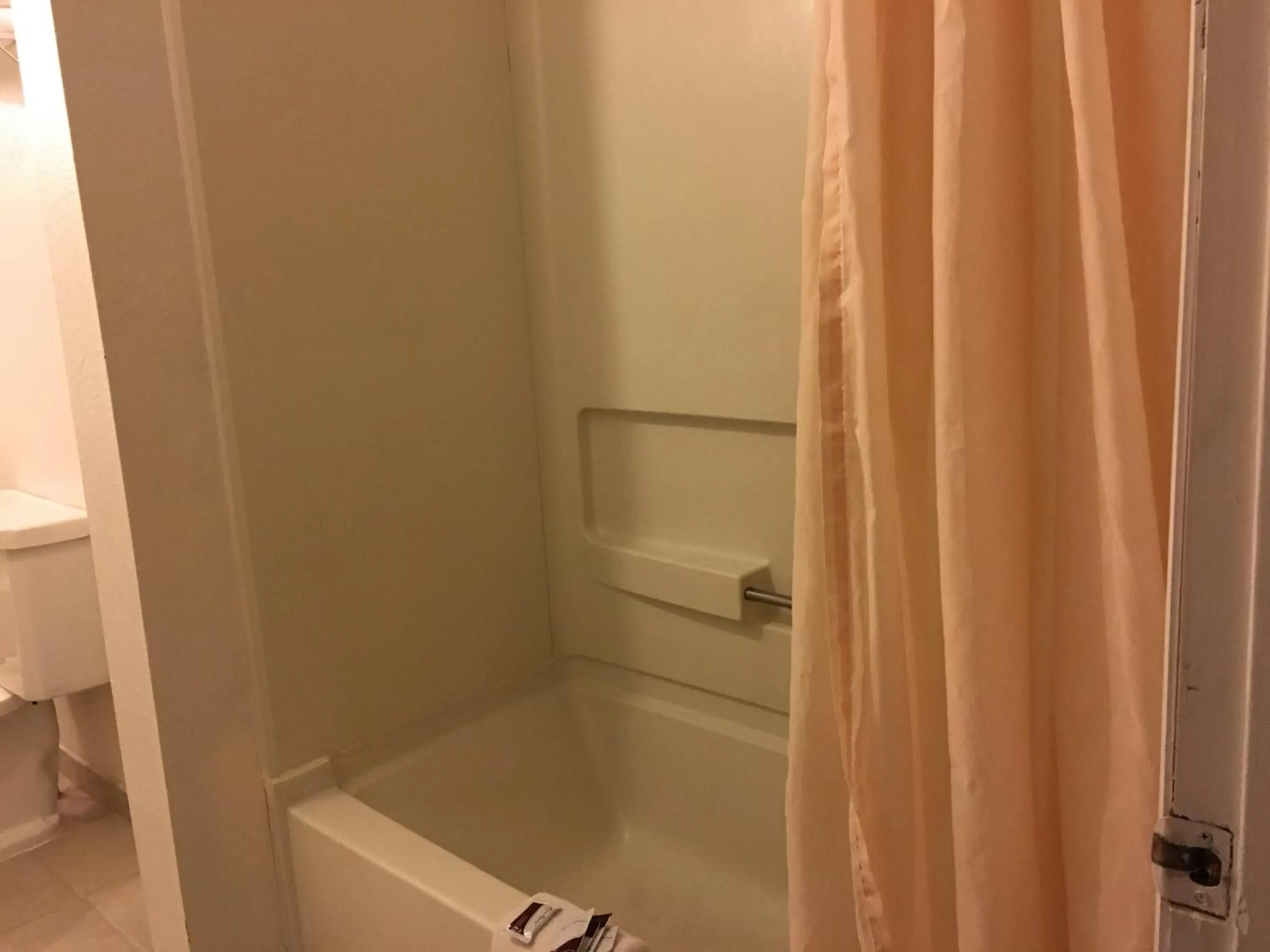 Bathroom in National 9 Inn Sand Canyon