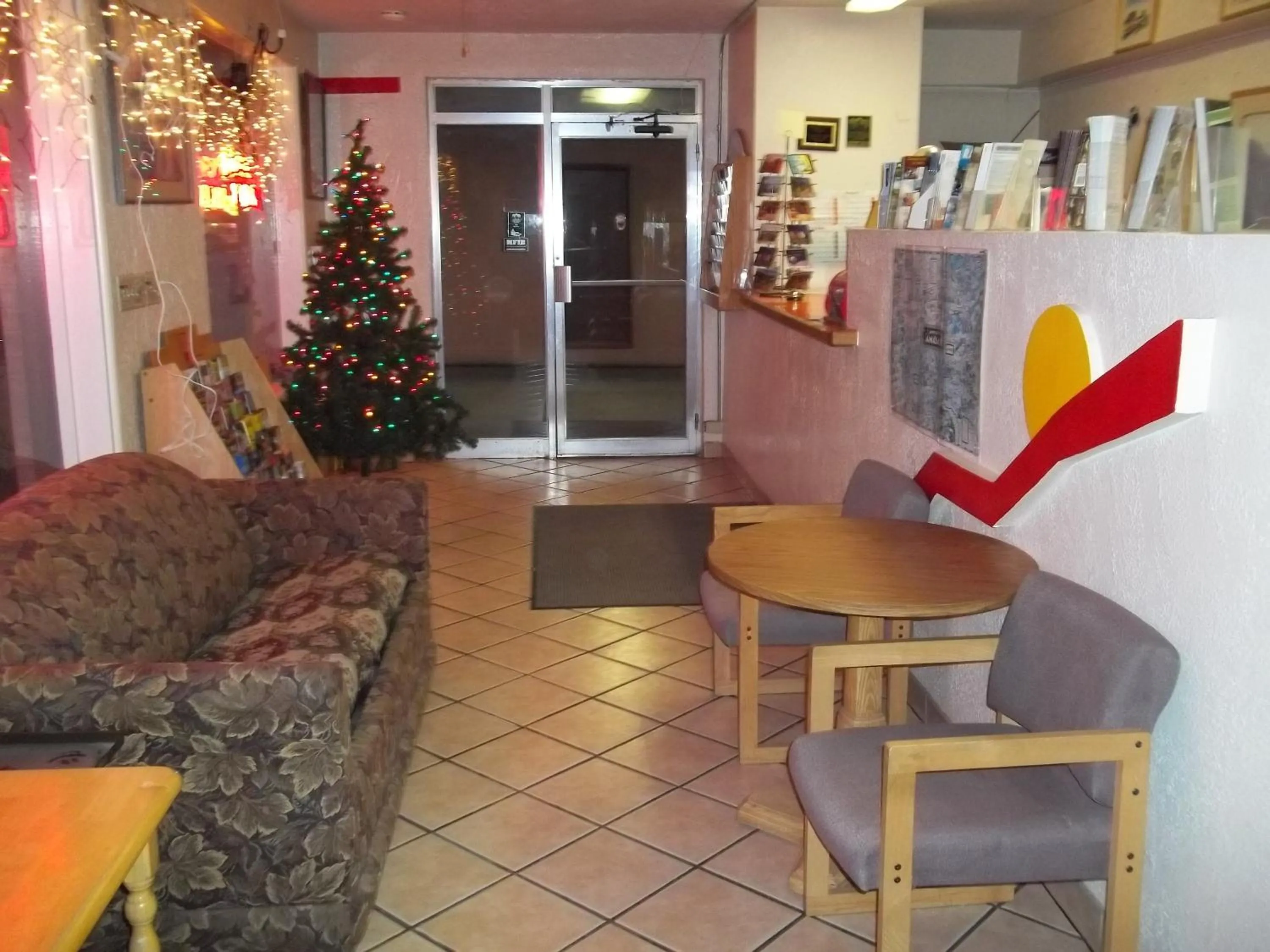 Lobby or reception in National 9 Inn Sand Canyon