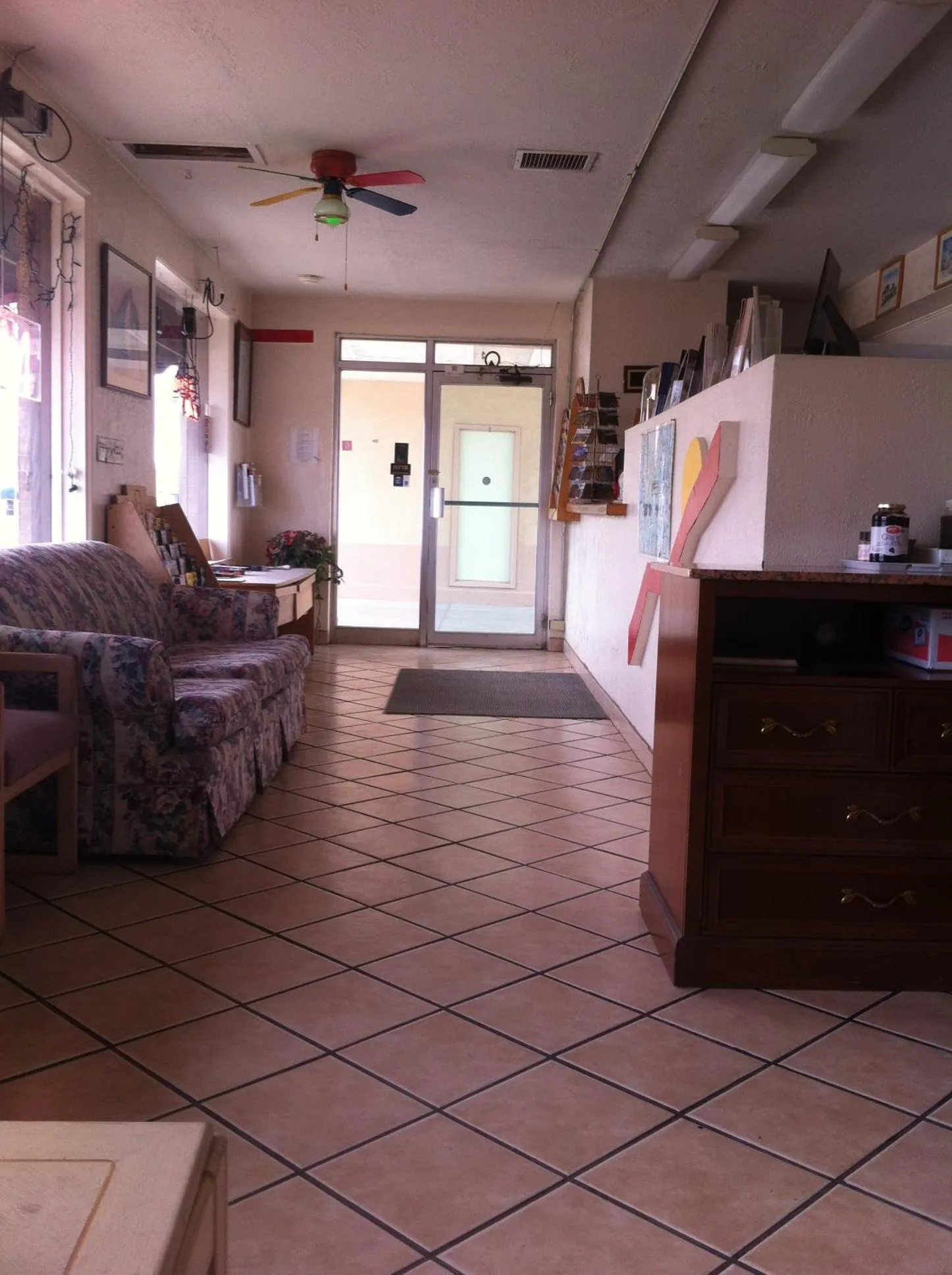 Lobby or reception in National 9 Inn Sand Canyon