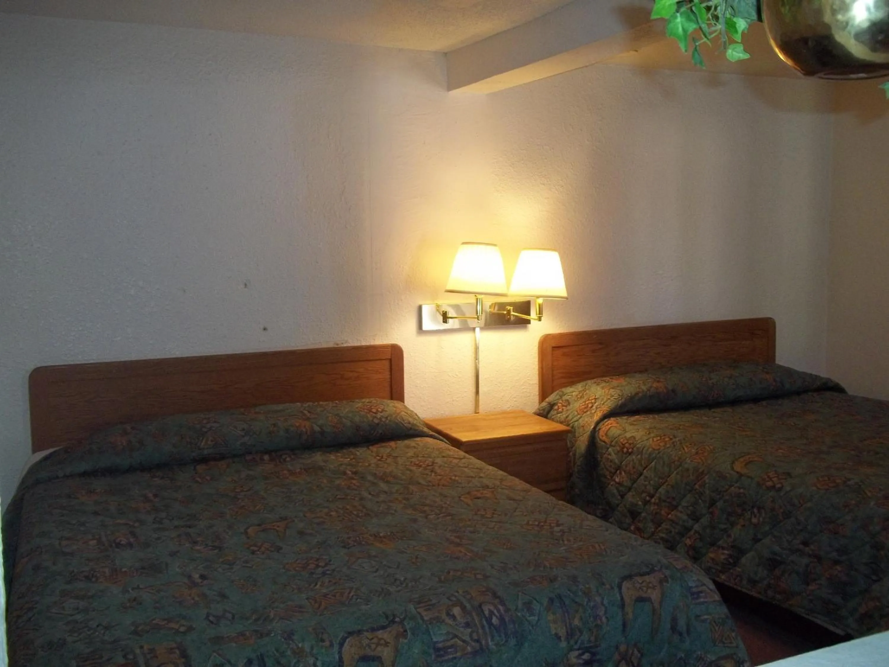 Decorative detail, Bed in National 9 Inn Sand Canyon