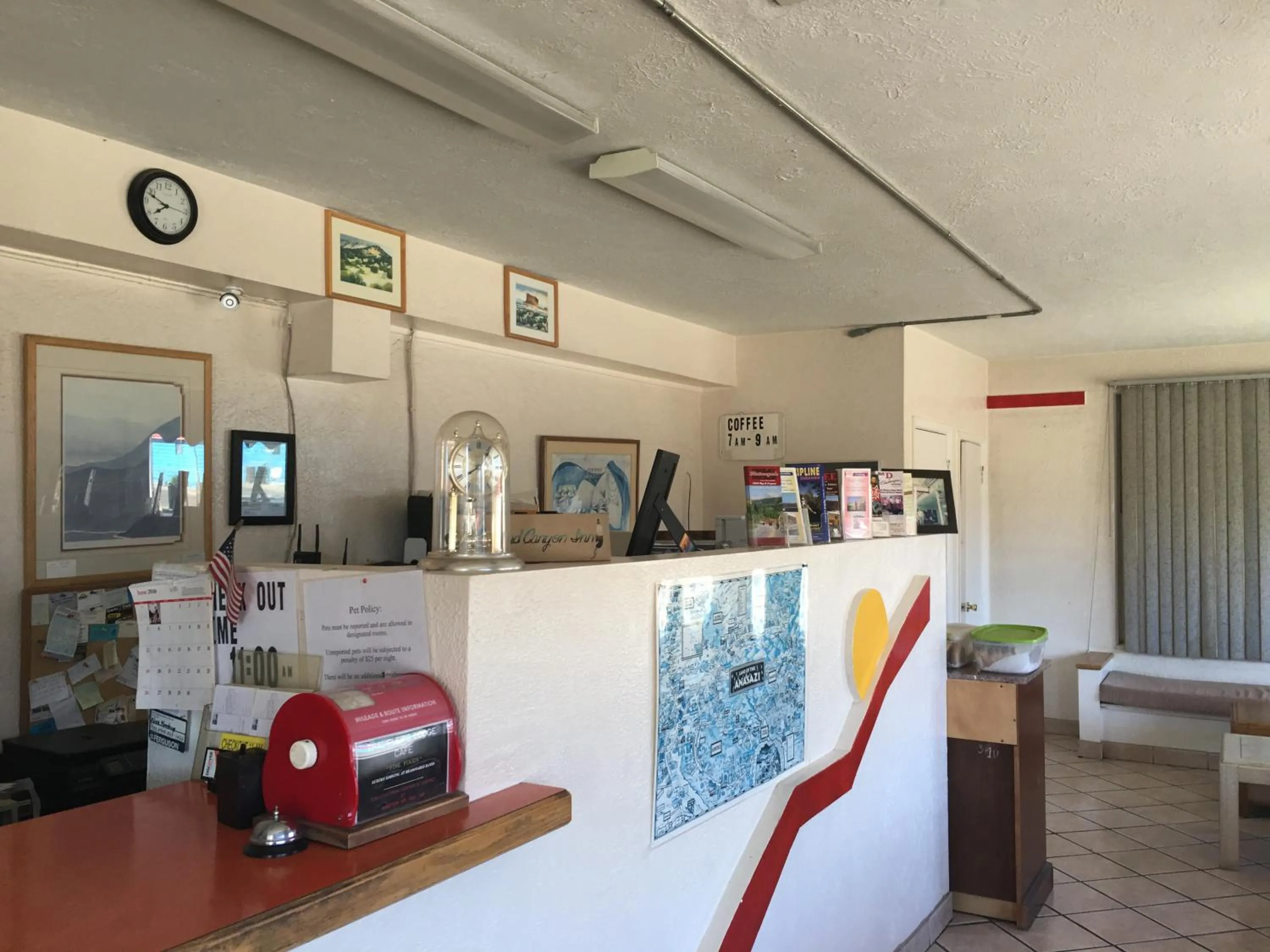Lobby or reception in National 9 Inn Sand Canyon