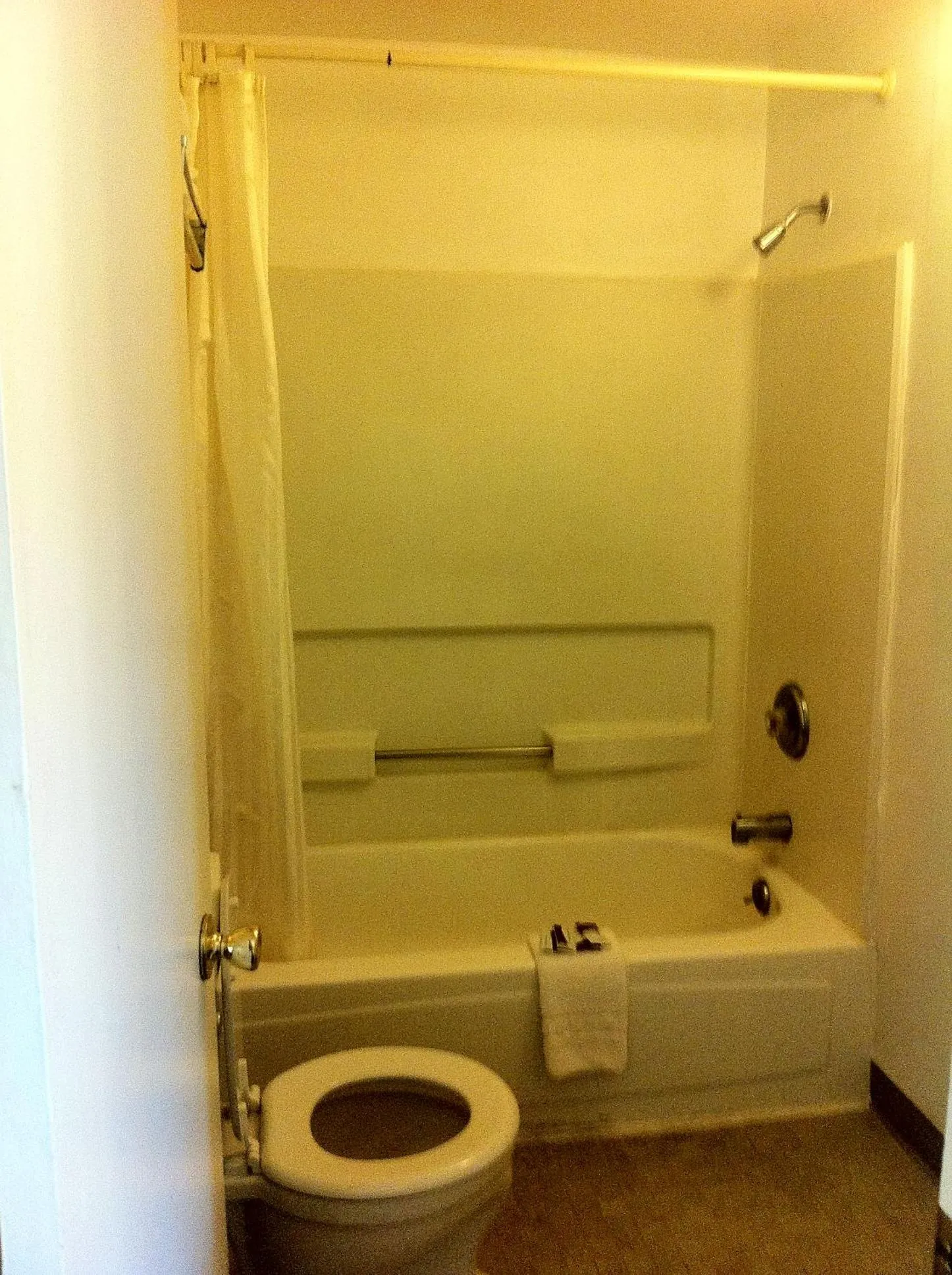 Bathroom in National 9 Inn Sand Canyon