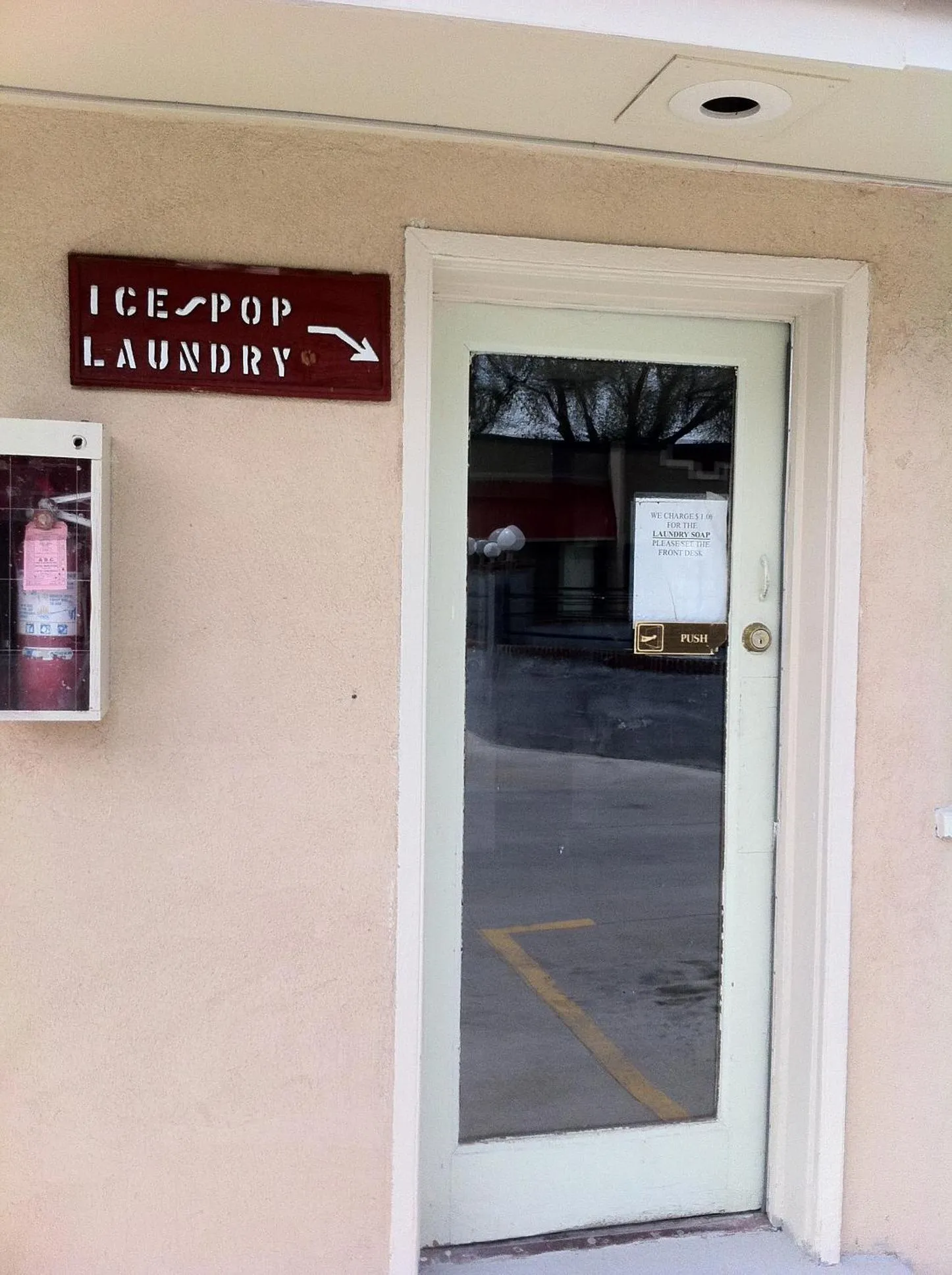 Logo/Certificate/Sign in National 9 Inn Sand Canyon