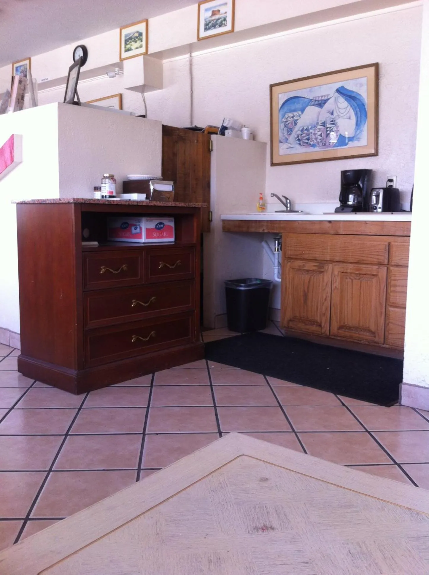 Decorative detail in National 9 Inn Sand Canyon