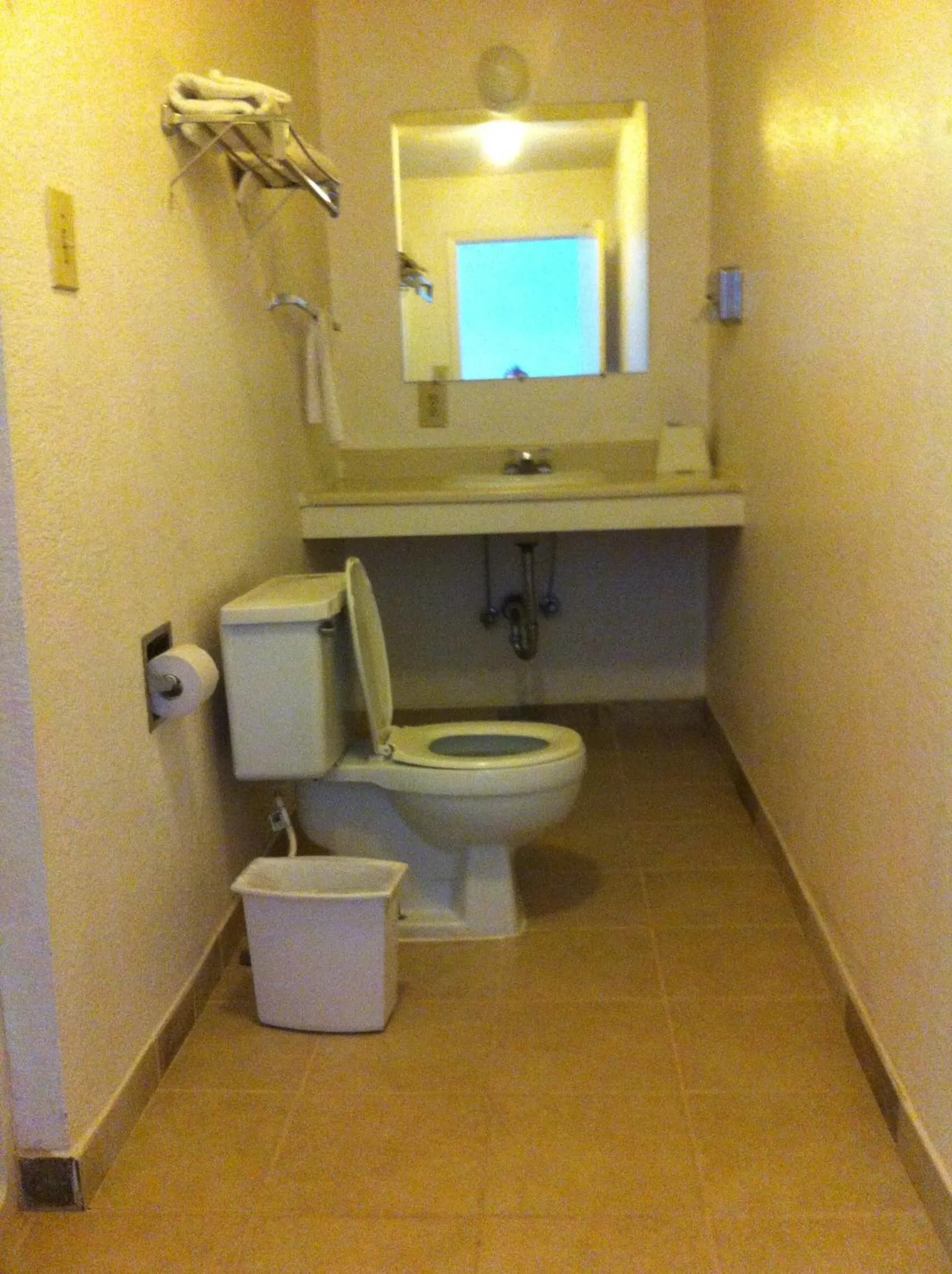 Bathroom in National 9 Inn Sand Canyon